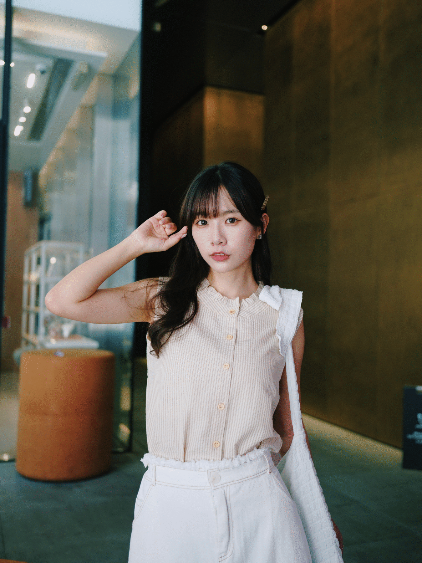 兩色 / 細間紋荷葉領背心 / Ruffle Collar Pinstripe Sleeveless Top