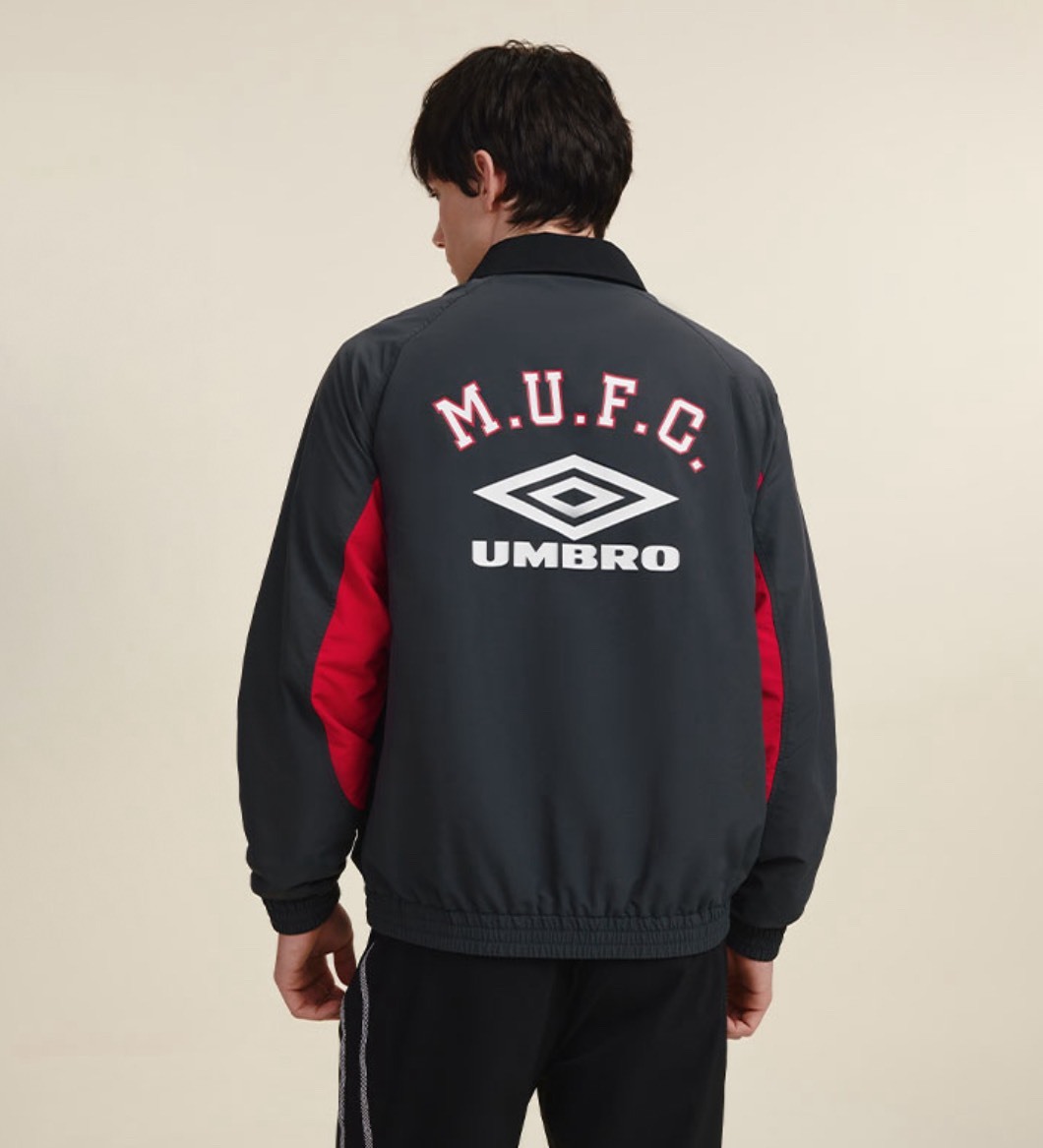 【代購】Umbro 茵寶 曼聯榮耀年代 復刻復古梭織防水長袖夾克 男女同款 U2125450602