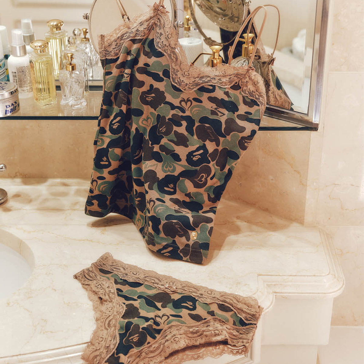 A BATHING APE X MOUSSY CAMO 經典猿人頭迷彩蕾絲細肩上衣內褲成套