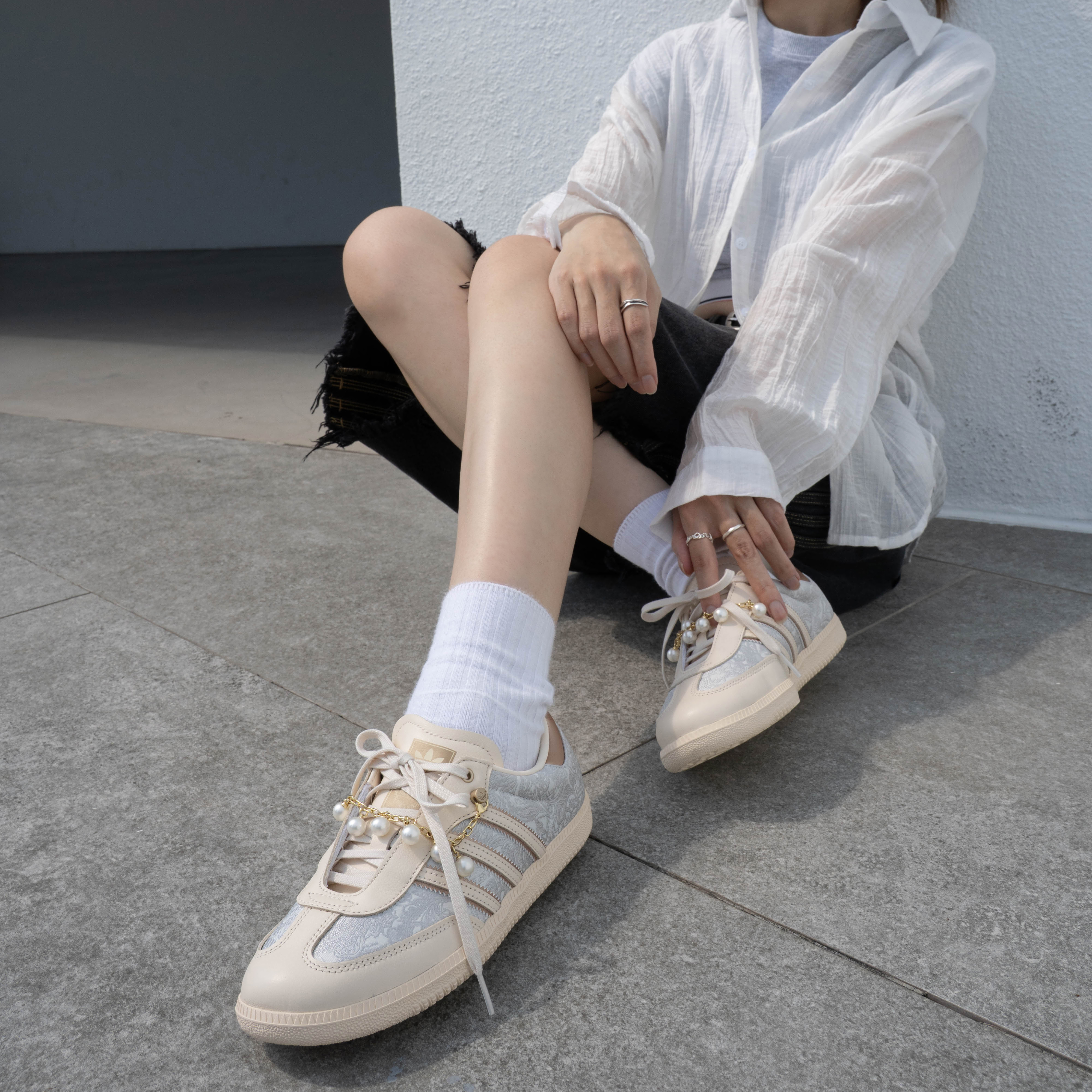 Adidas 愛迪達 Samba OG W JQ2616 女 運動休閒鞋 德訓鞋 珍珠蕾絲 舒適 米 灰