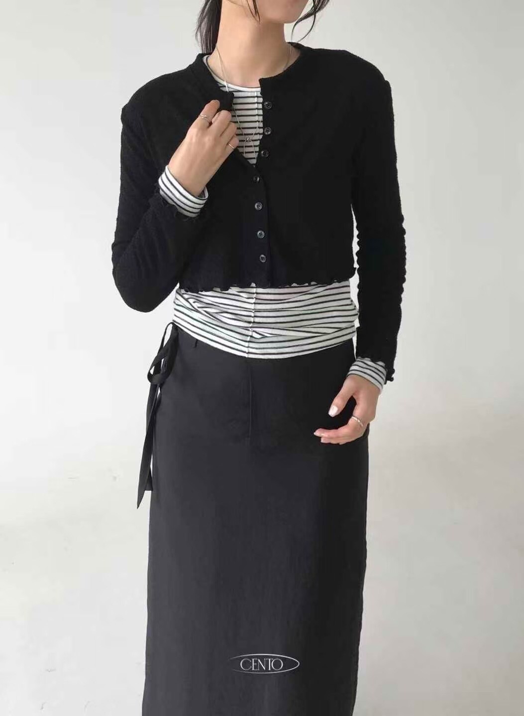 木耳邊後背開叉短版外套