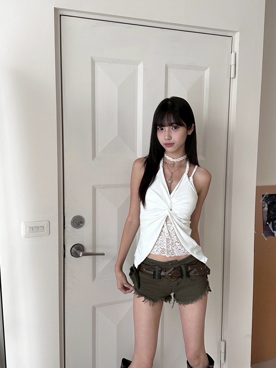 純欲狙擊🤞🏻 假兩件蕾絲扭結掛脖背心 2colors