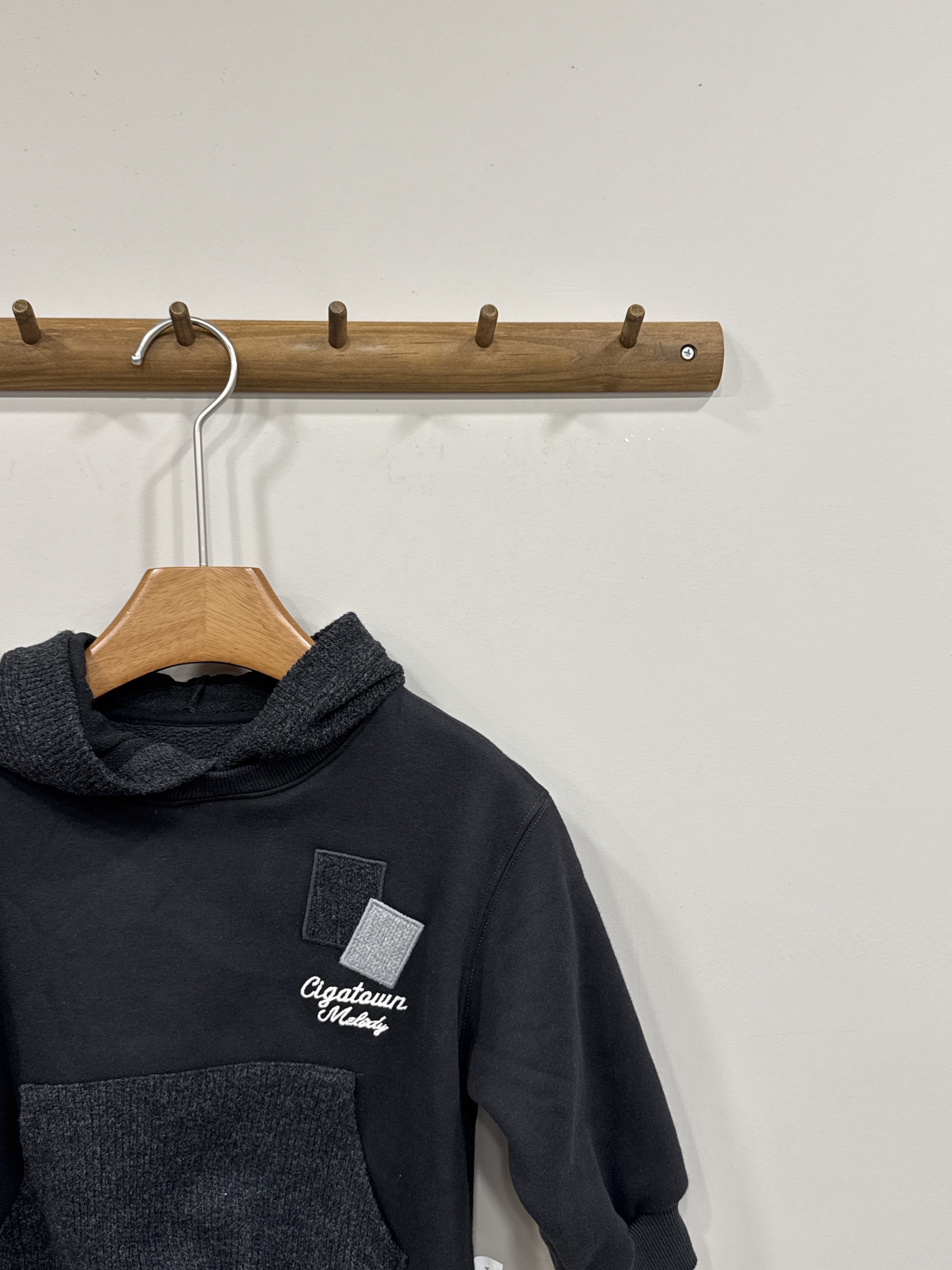 A03091拼接假兩件帽T