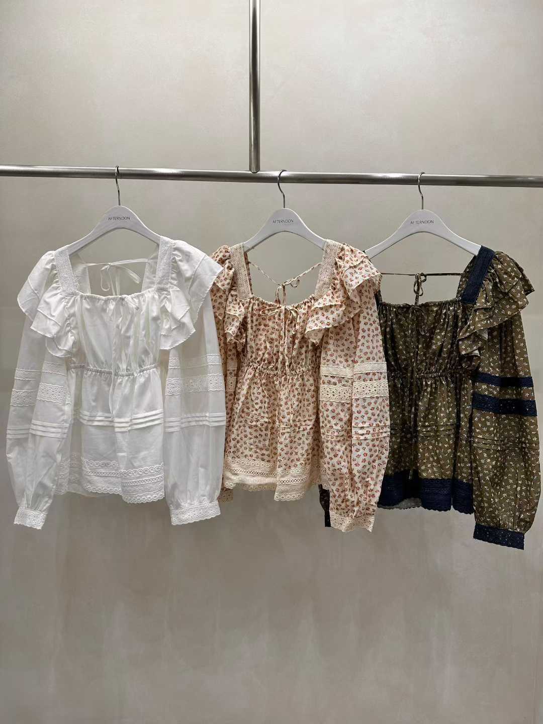 AF5045 方領綁帶通花拼接點點上衣