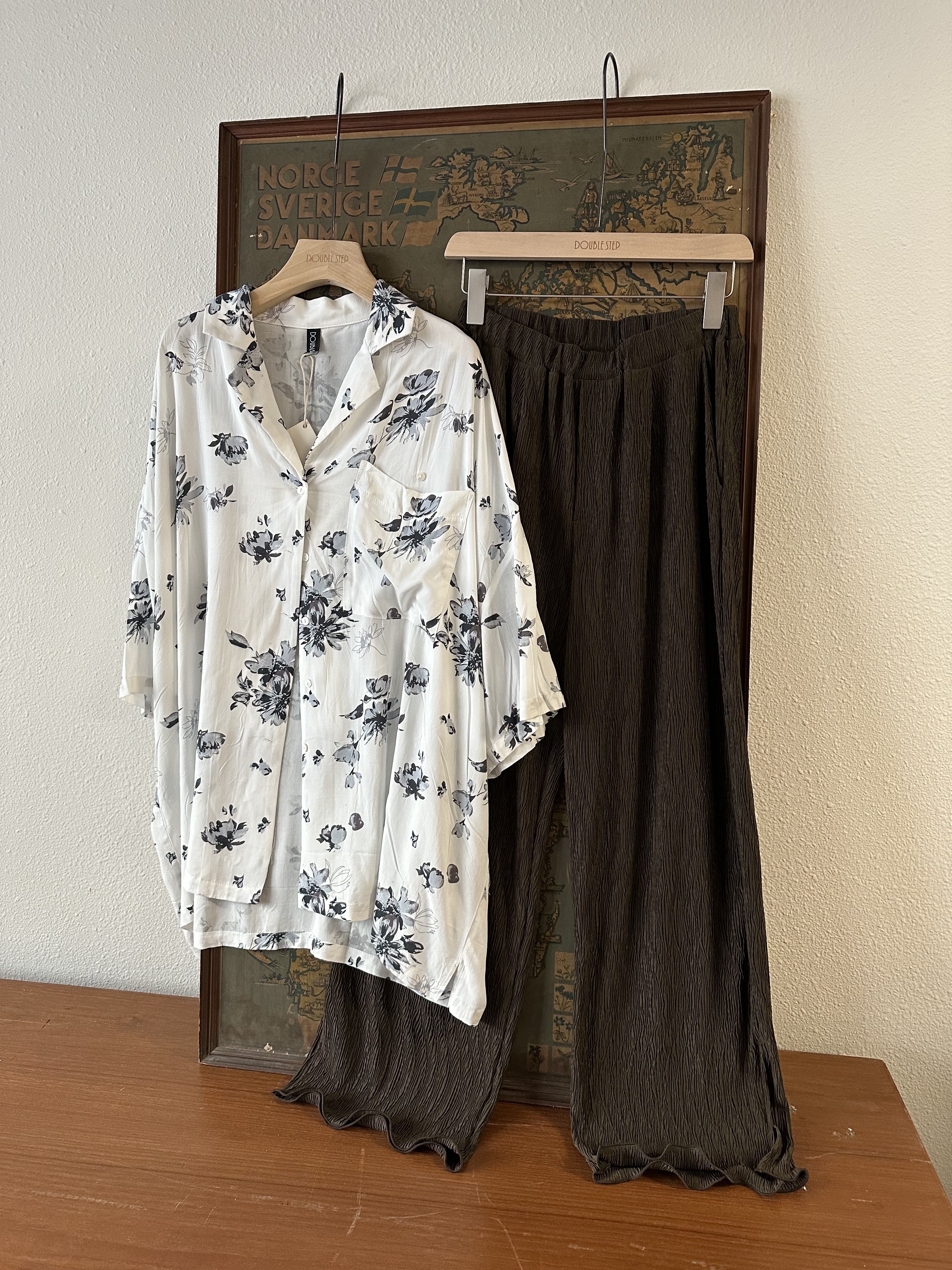 100%舒適 ！木耳邊壓接褲 - TR52692