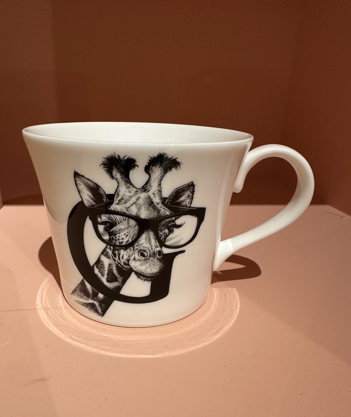 戴著眼鏡的長頸鹿寬口咖啡杯