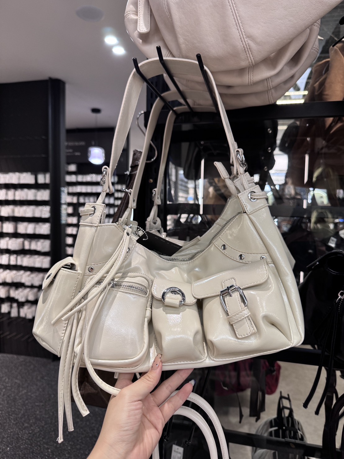 韓國連線 - 龐克風肩背包 黑色/白色