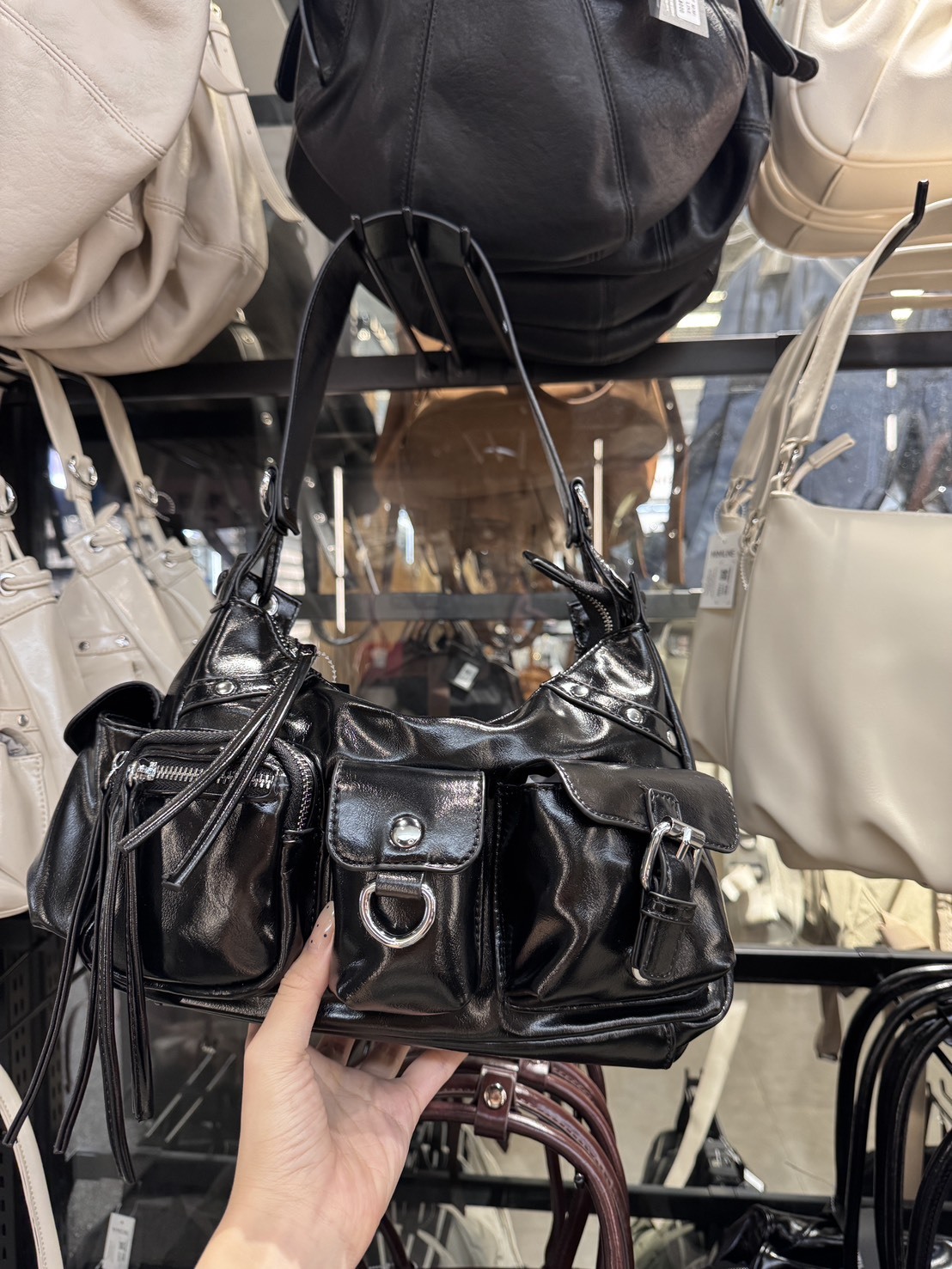 韓國連線 - 龐克風肩背包 黑色/白色