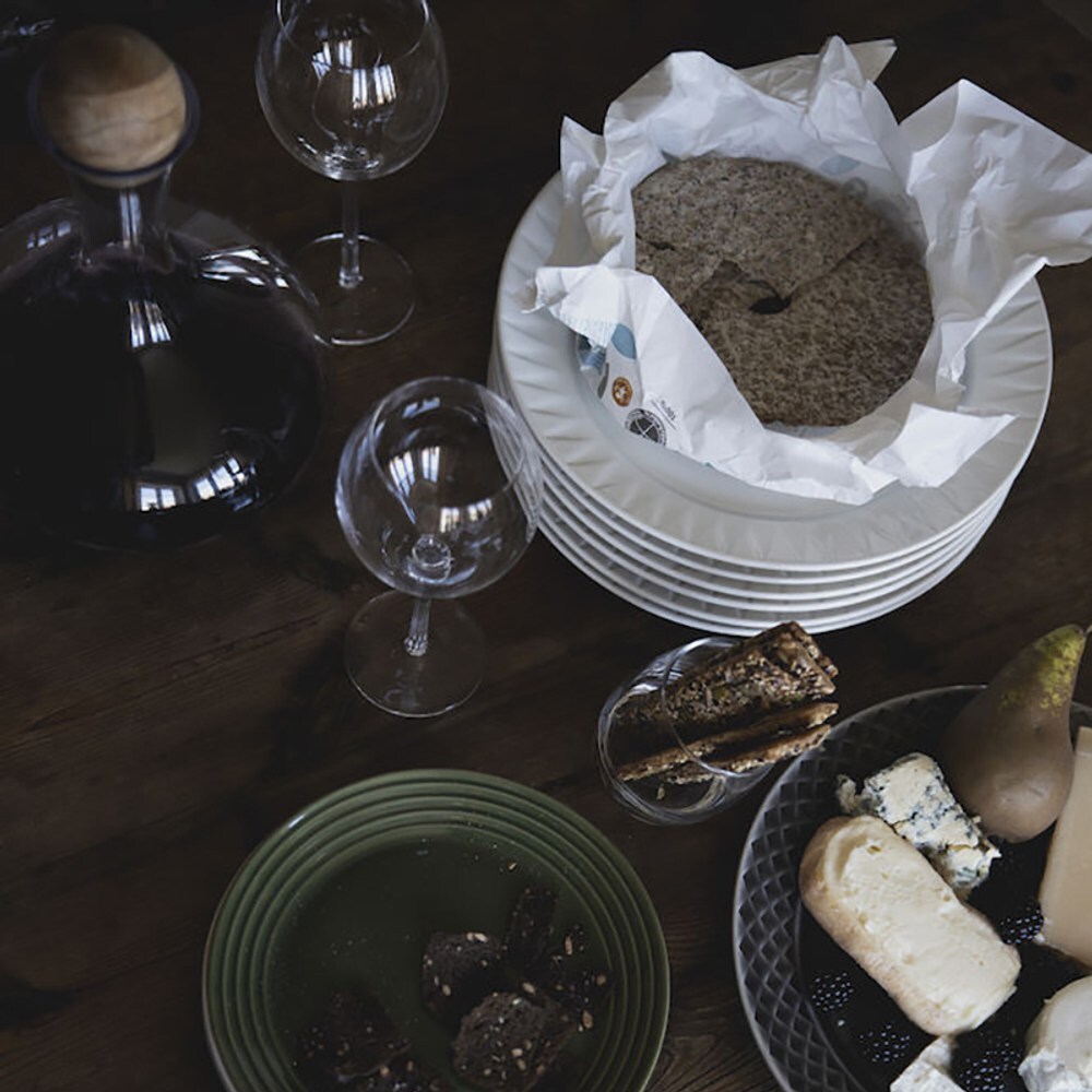 sagaform saga 優雅紅/白酒杯系列,搭配歐洲起司及麵包享用