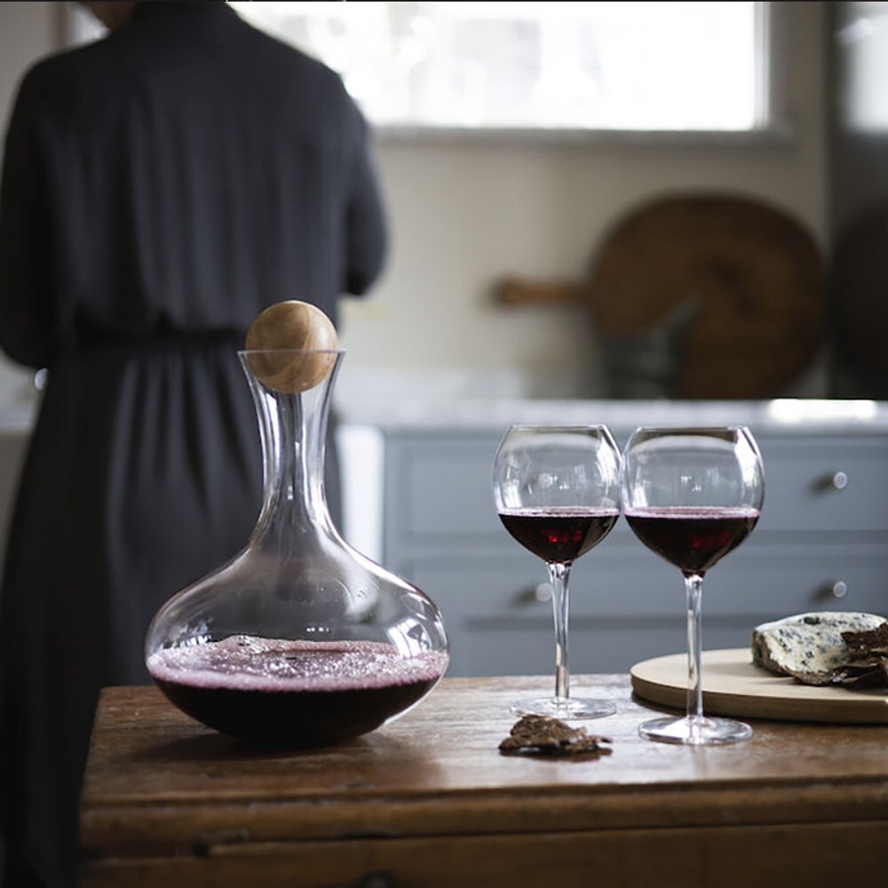 sagaform saga 優雅紅/白酒杯系列,搭配醒酒器,在廚房享受個人時光