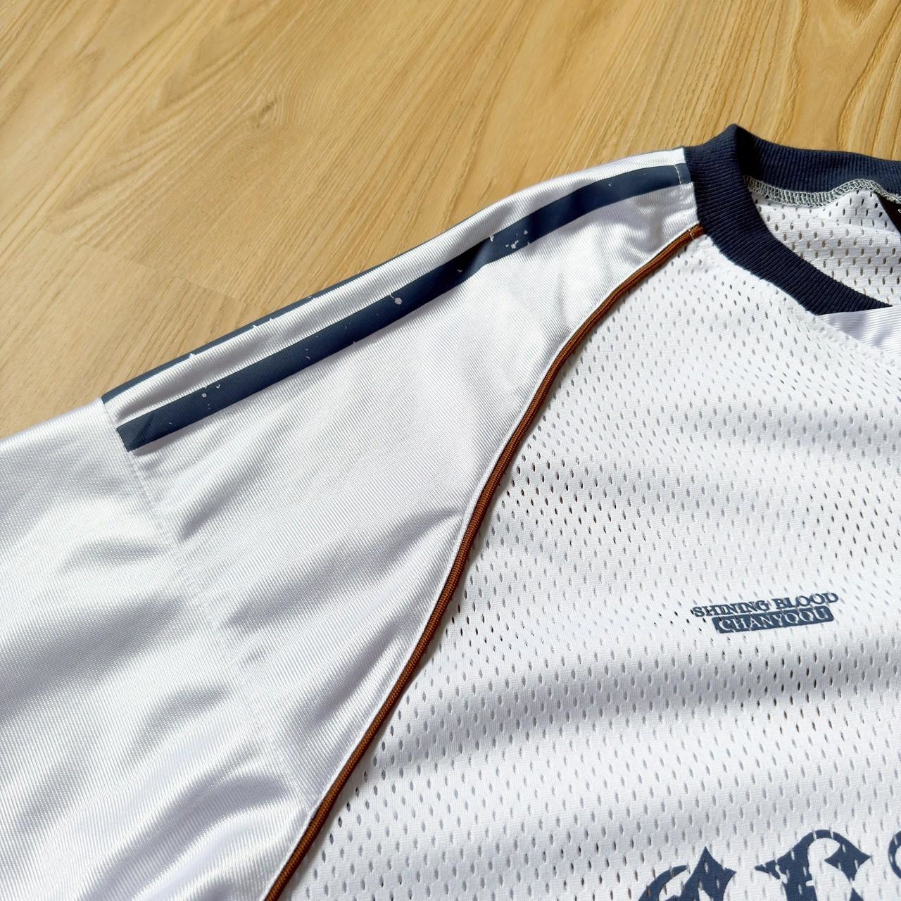 韓國短袖 哥德字勳章網眼球衣 18936