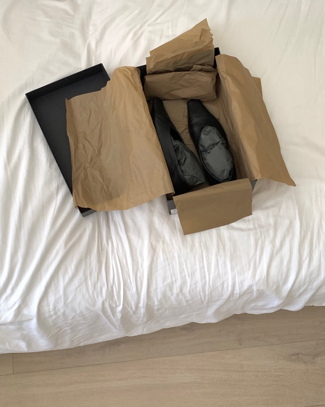 清冷感手工真皮平底方尖皮鞋