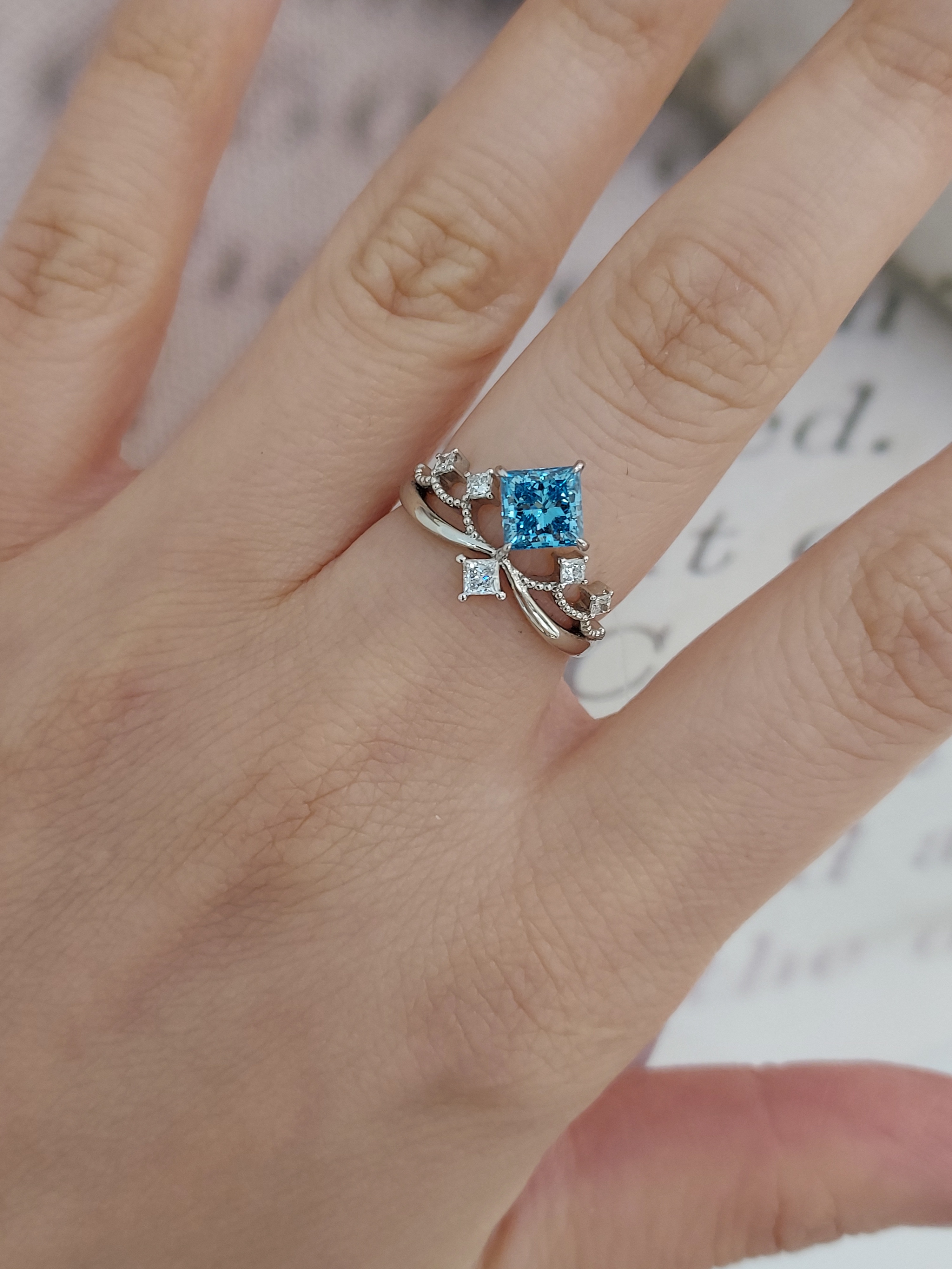 18K白金 實驗室培育公主方藍鑽石戒指