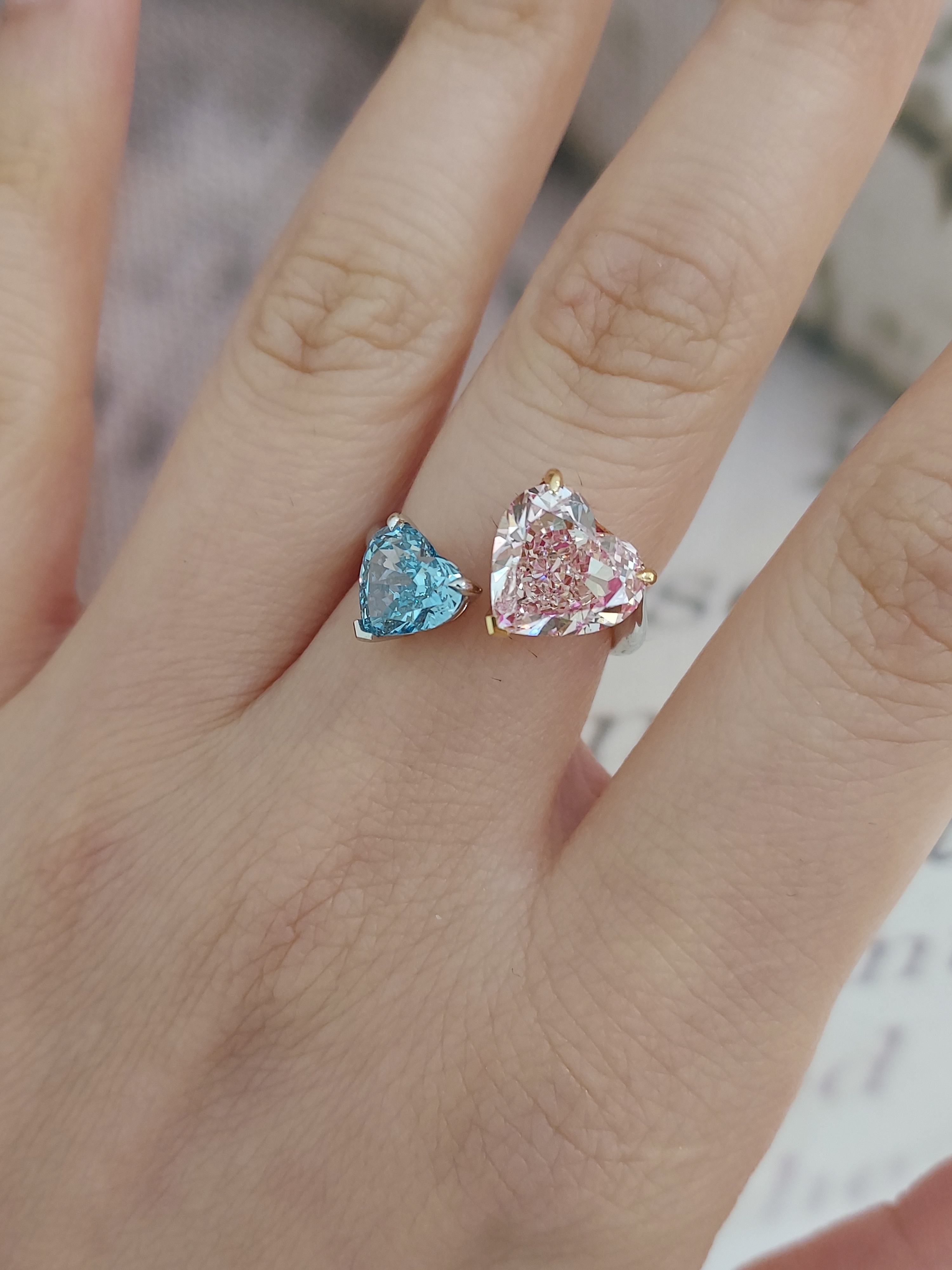 18K白金及玫瑰金oi et Moi 你和我 實驗室培育粉鑽及藍鑽戒指