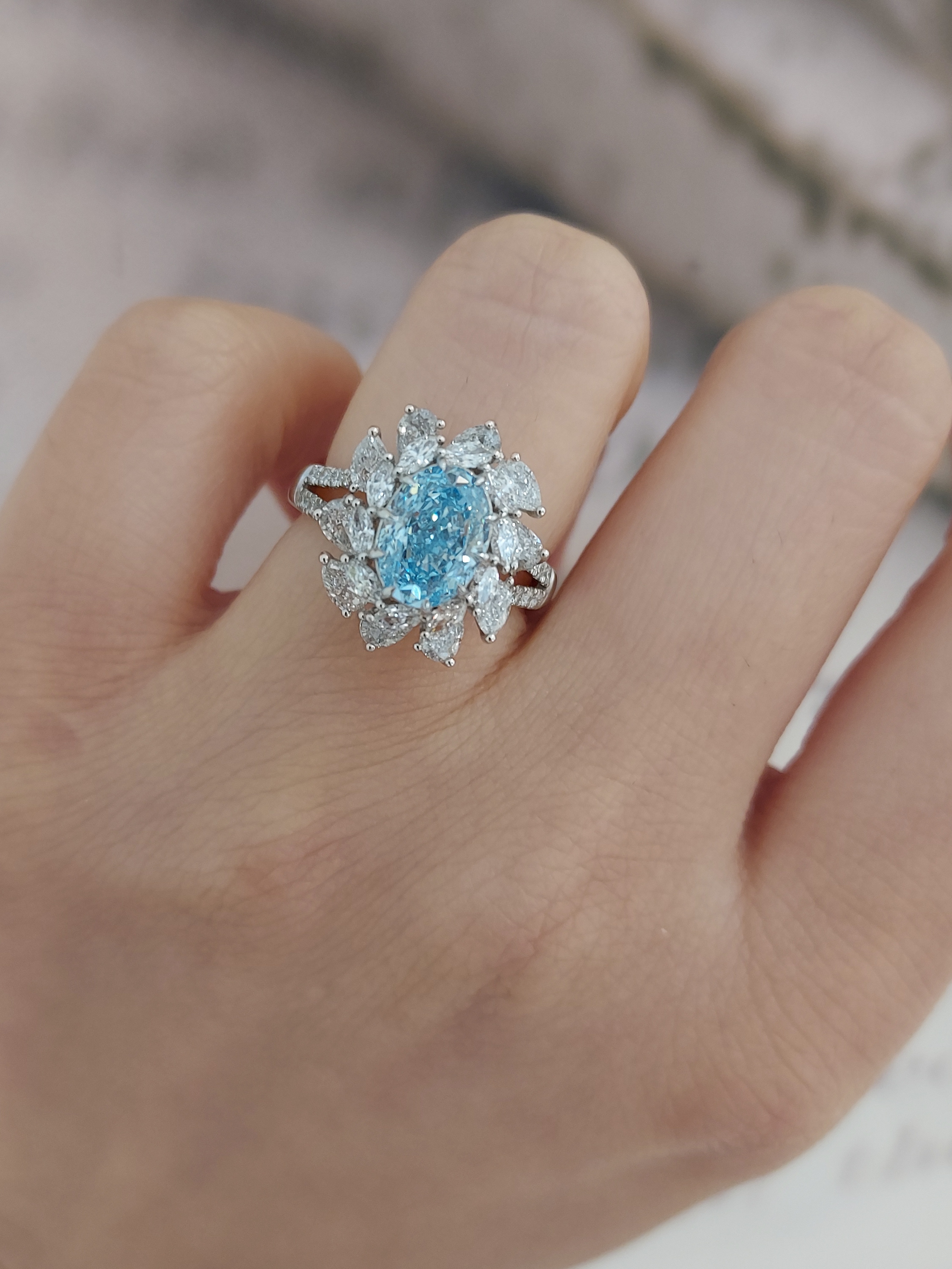 18K白金 實驗室橢圓形培育藍鑽石戒指