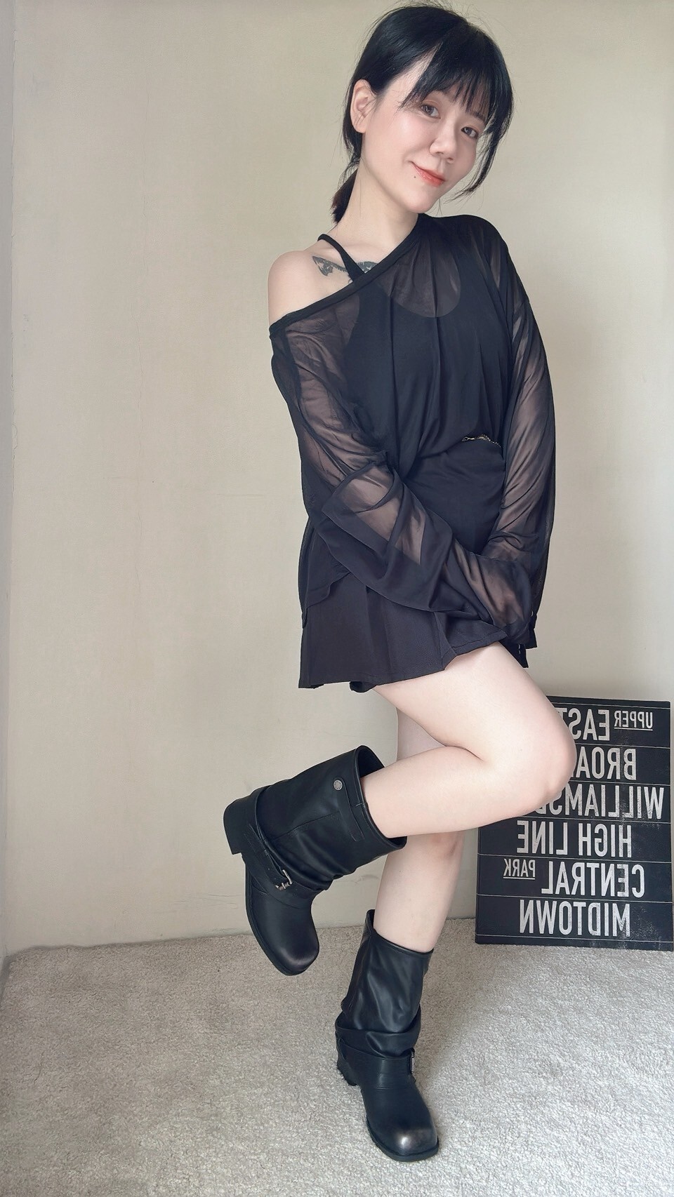 單邊開岔透膚上衣