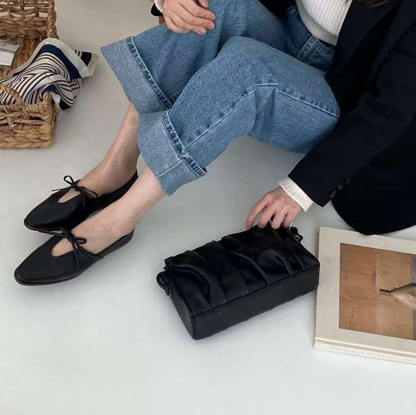 羊皮蝴蝶尖頭鞋