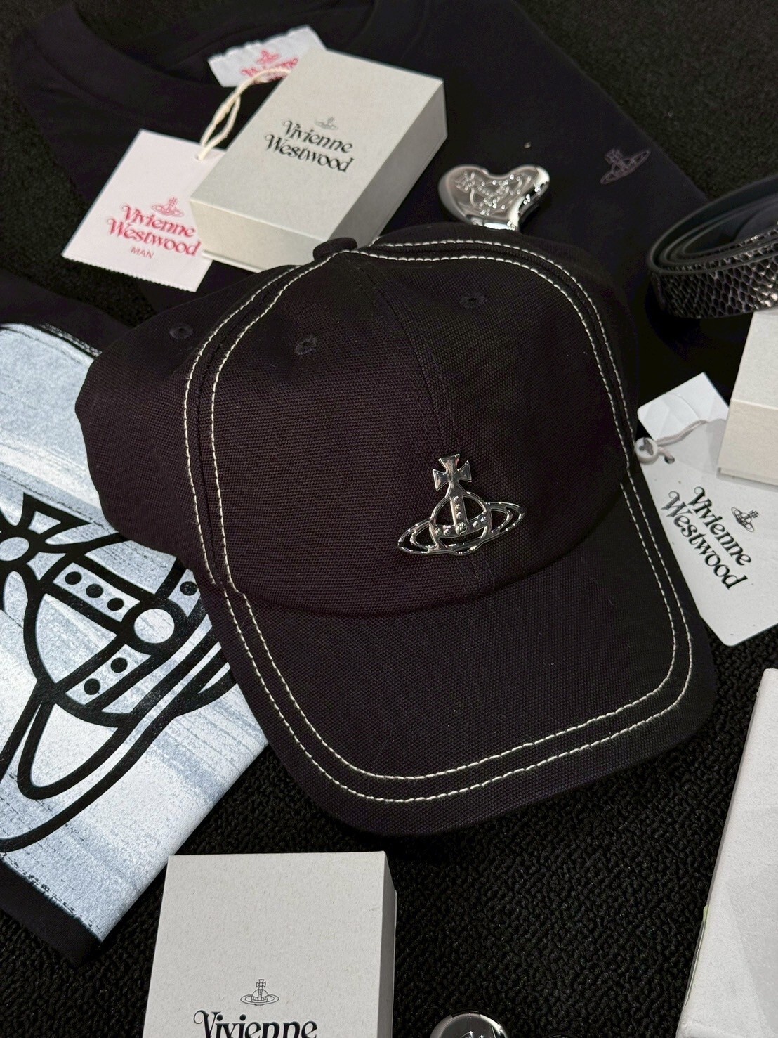 Vivienne Westwood 質感金屬土星Logo 黑色反車線老帽