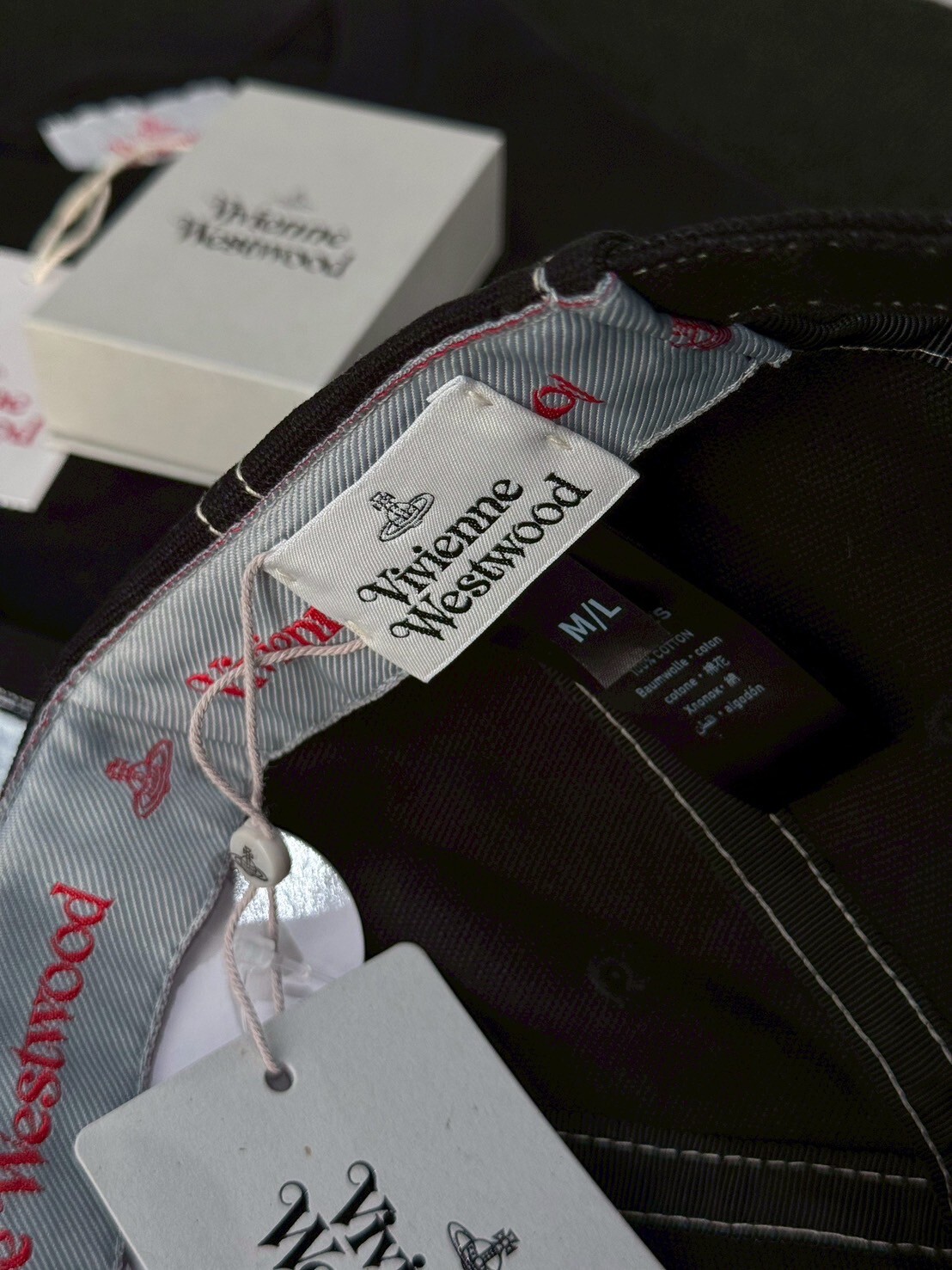 Vivienne Westwood 質感金屬土星Logo 黑色反車線老帽