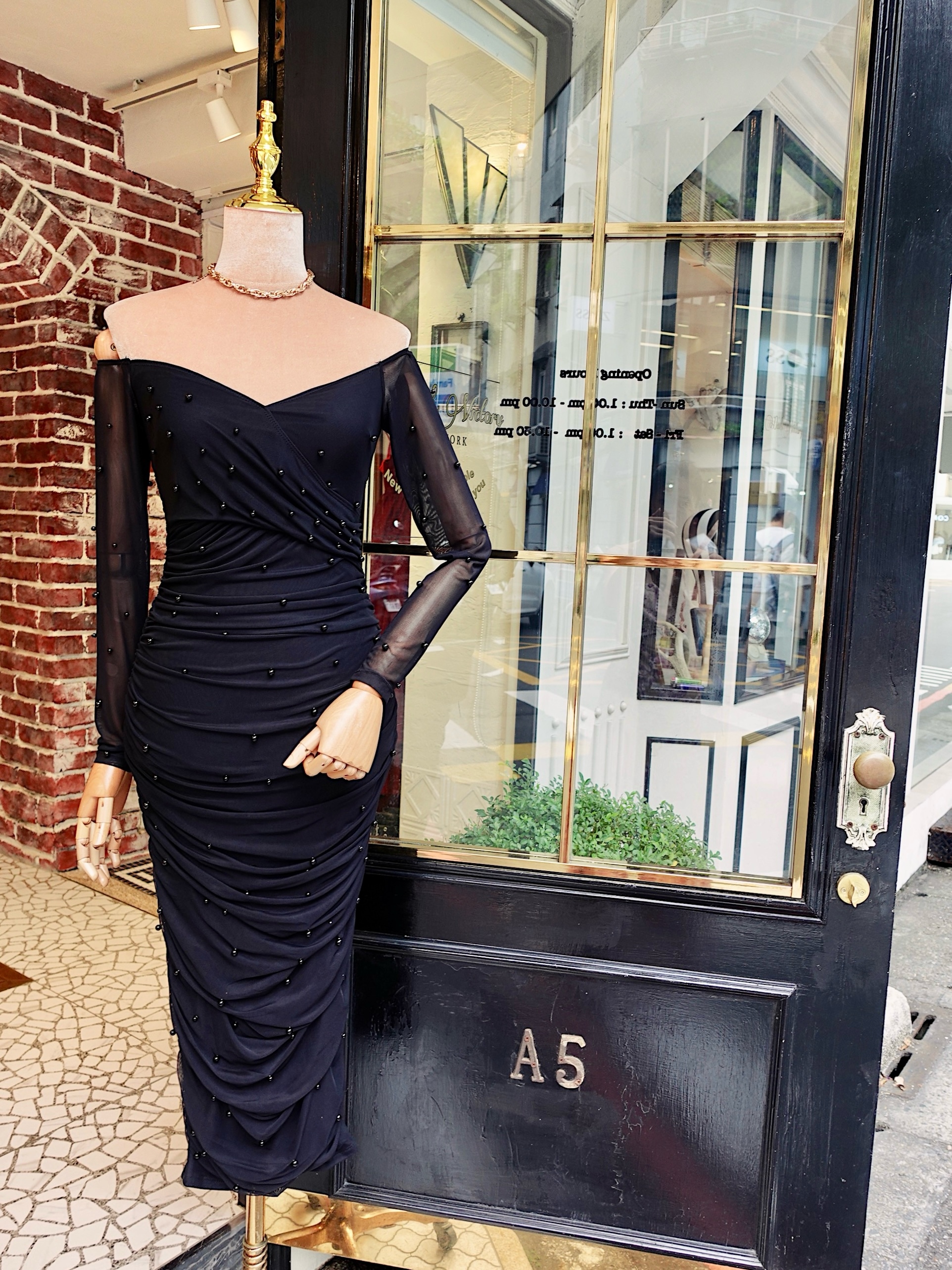 Black Dream黑色珍珠露肩網紗Dress