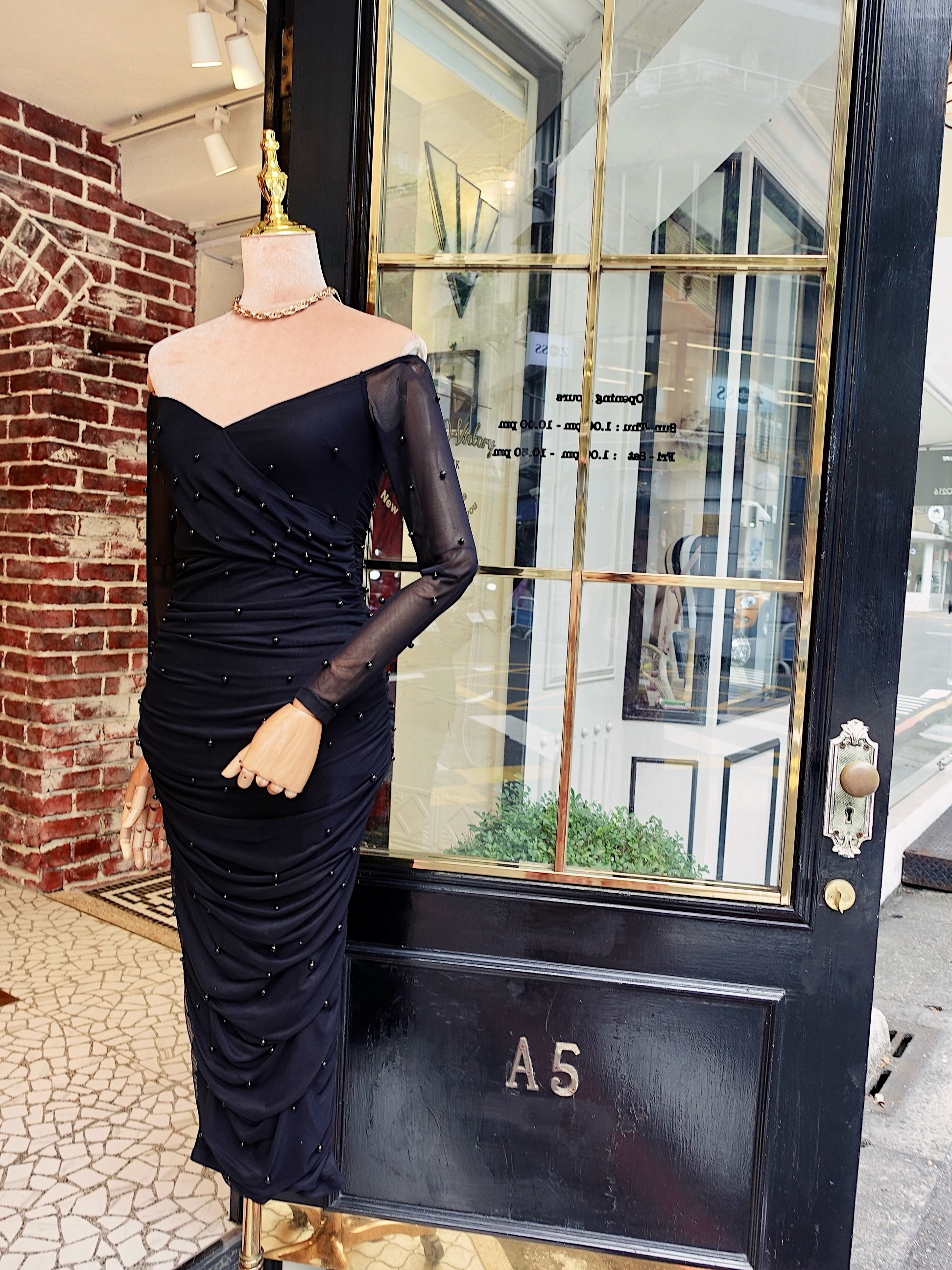 Black Dream黑色珍珠露肩網紗Dress