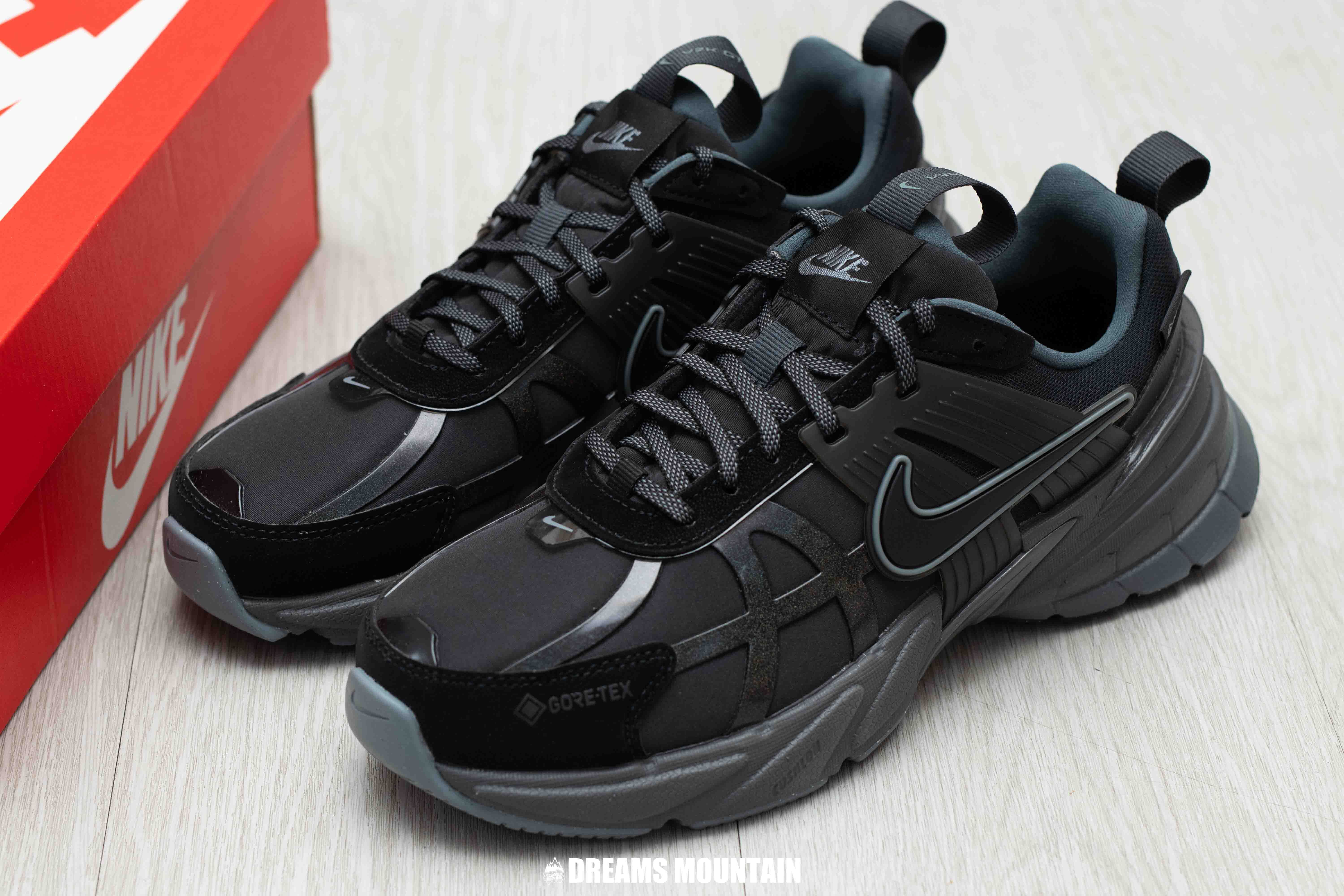 【預訂】NIKE V2K RUN GTX "老爹鞋" 全黑-WOMEN