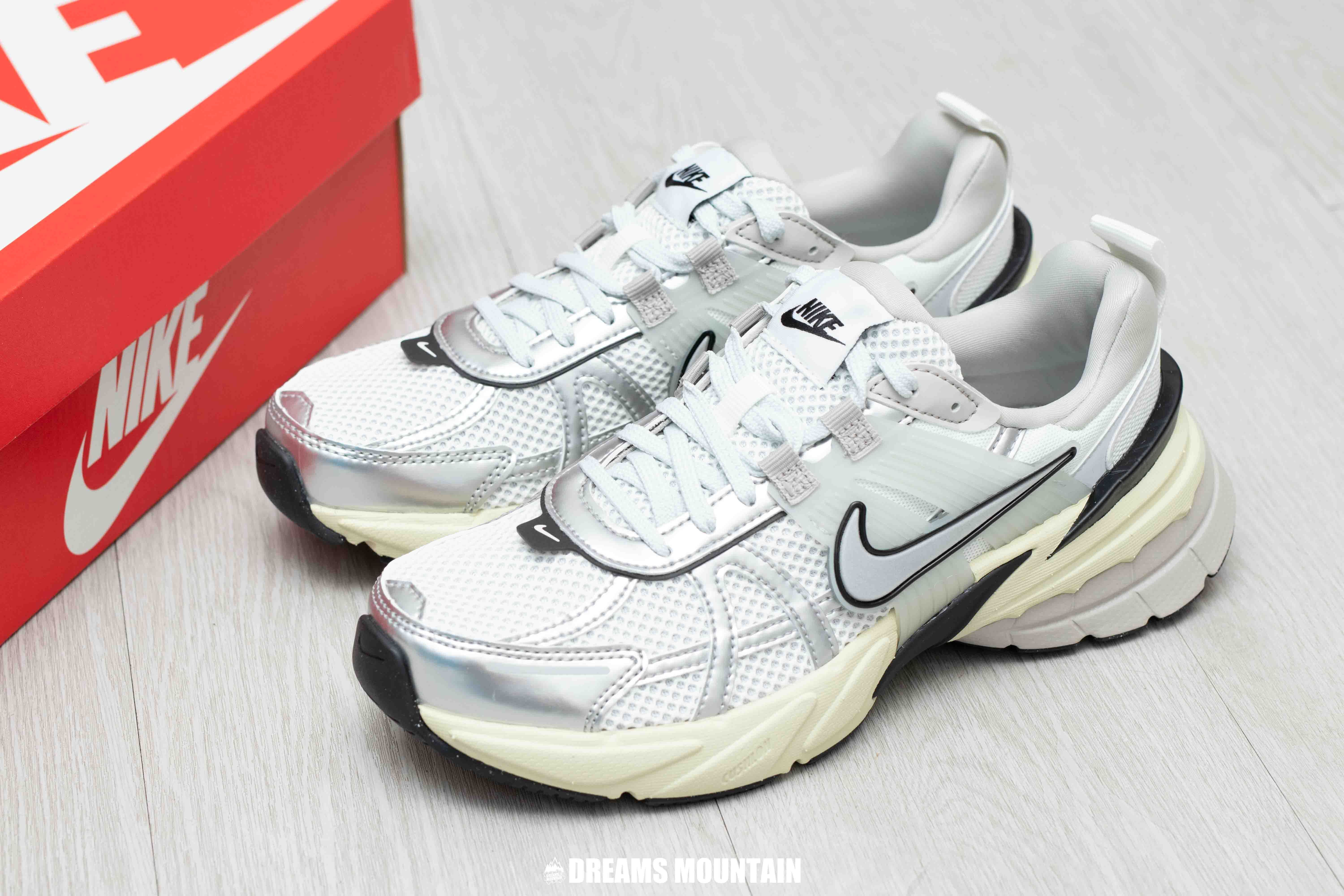 【預訂】NIKE V2K RUN "老爹鞋" 復古白銀-WOMEN(UNISEX)