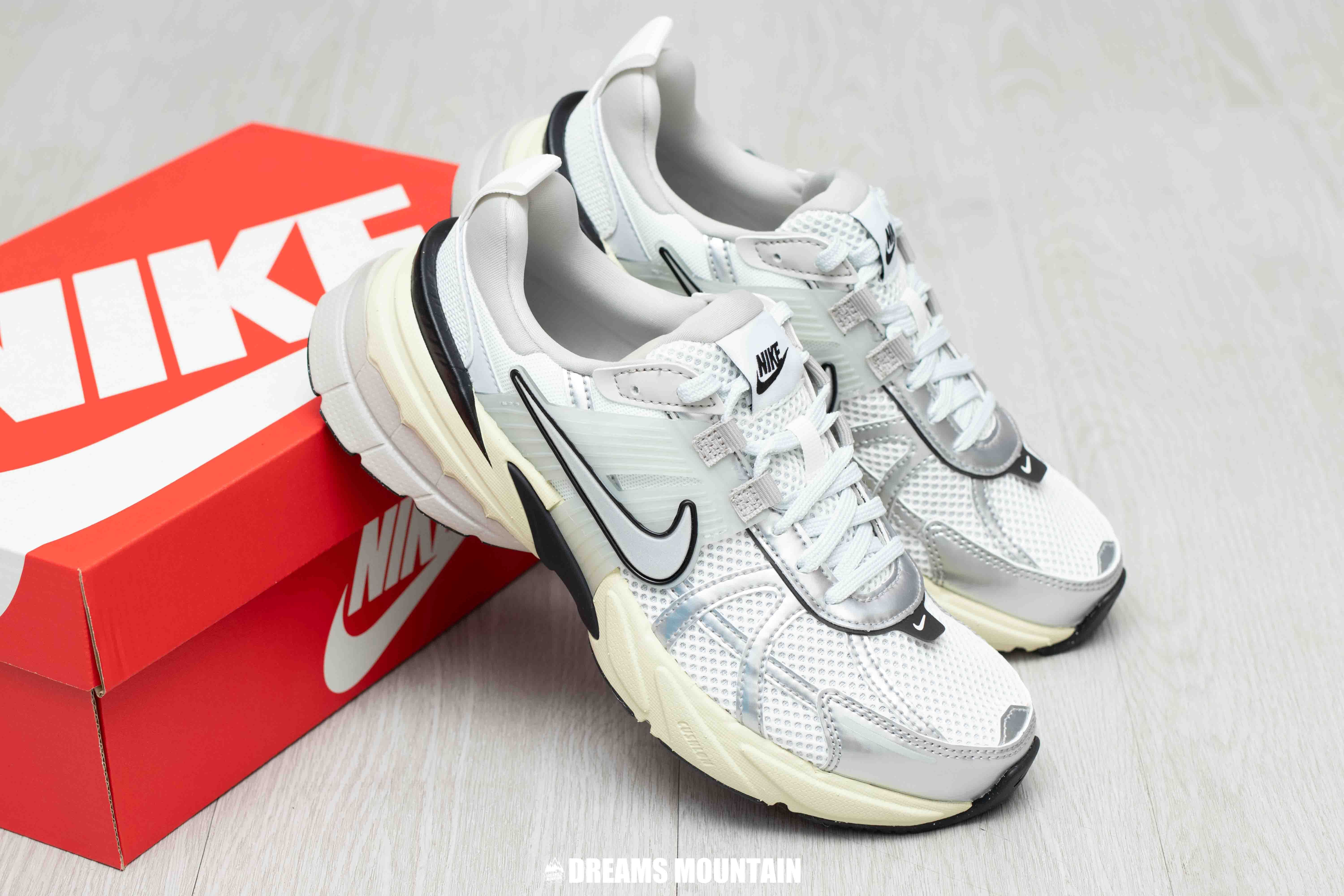 【預訂】NIKE V2K RUN "老爹鞋" 復古白銀-WOMEN(UNISEX)