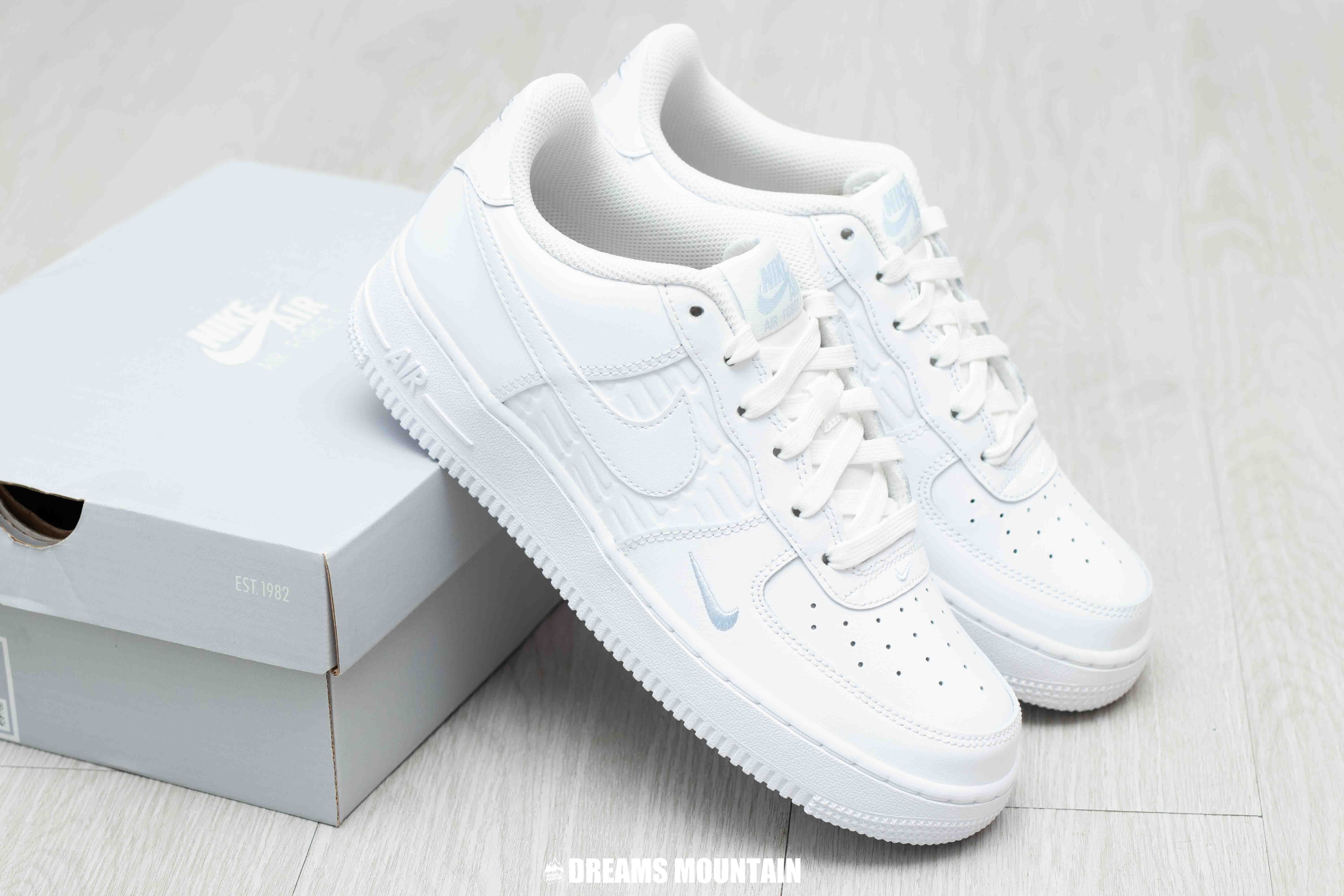 【現貨】 NIKE AIR FORCE 1 白淺藍小剔印花-GS