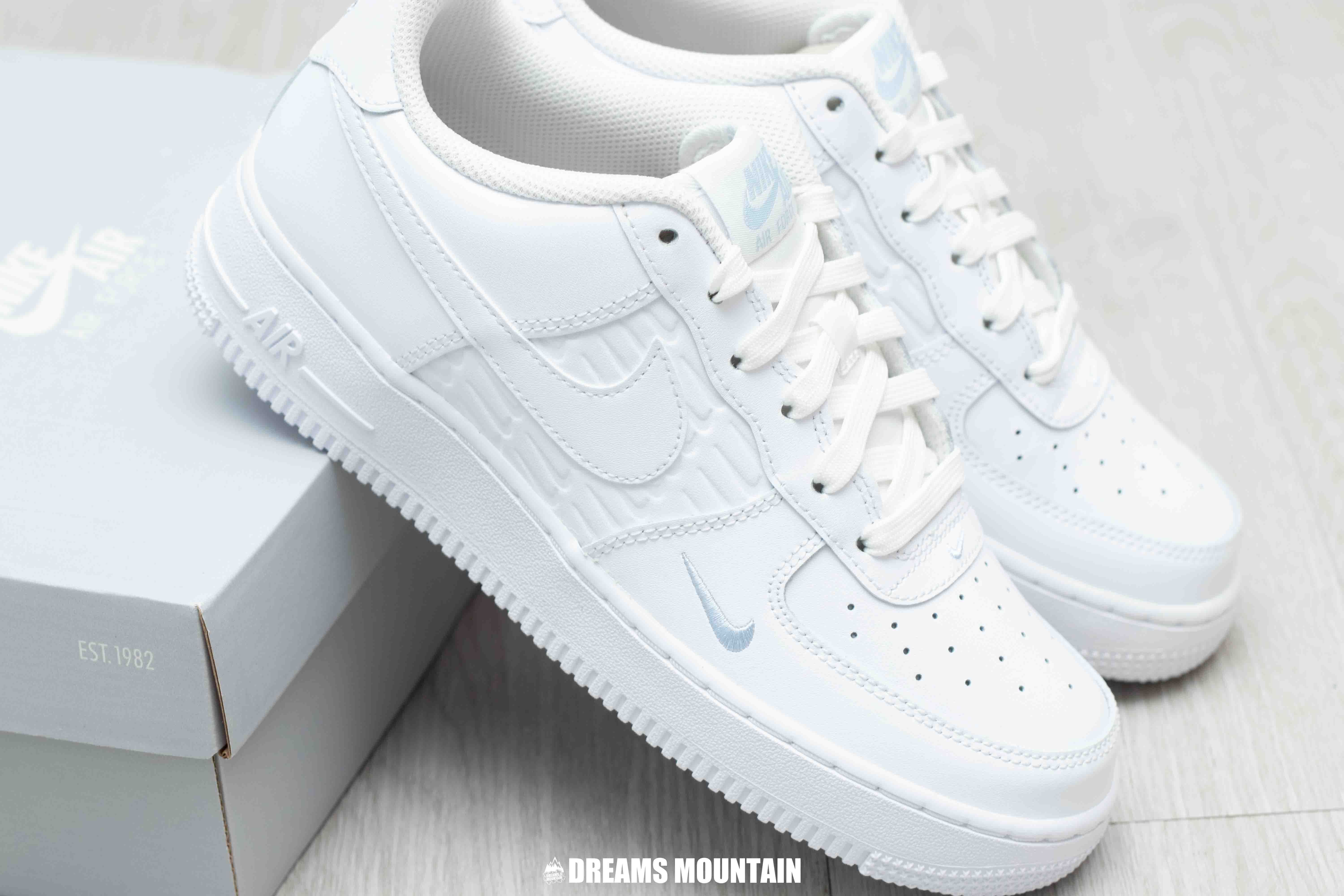 【現貨】 NIKE AIR FORCE 1 白淺藍小剔印花-GS