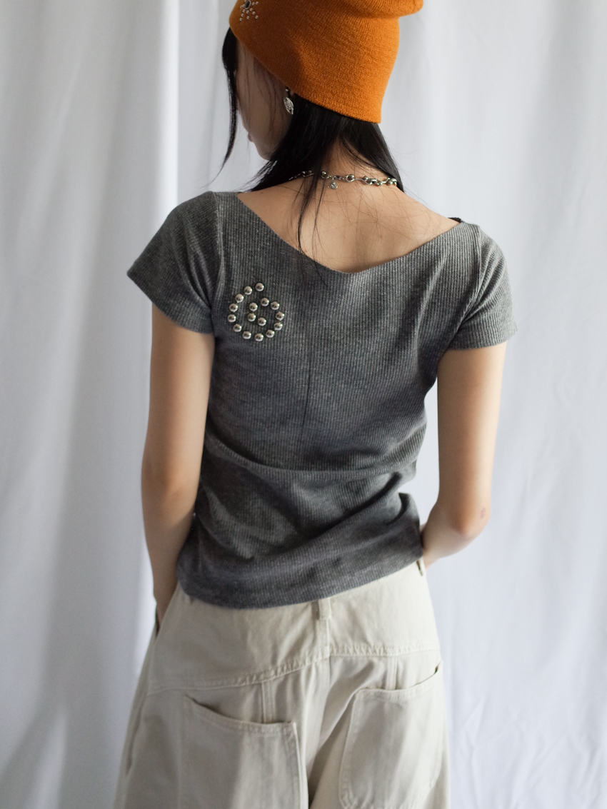 reversible waffle-knit top with spiral silver balls