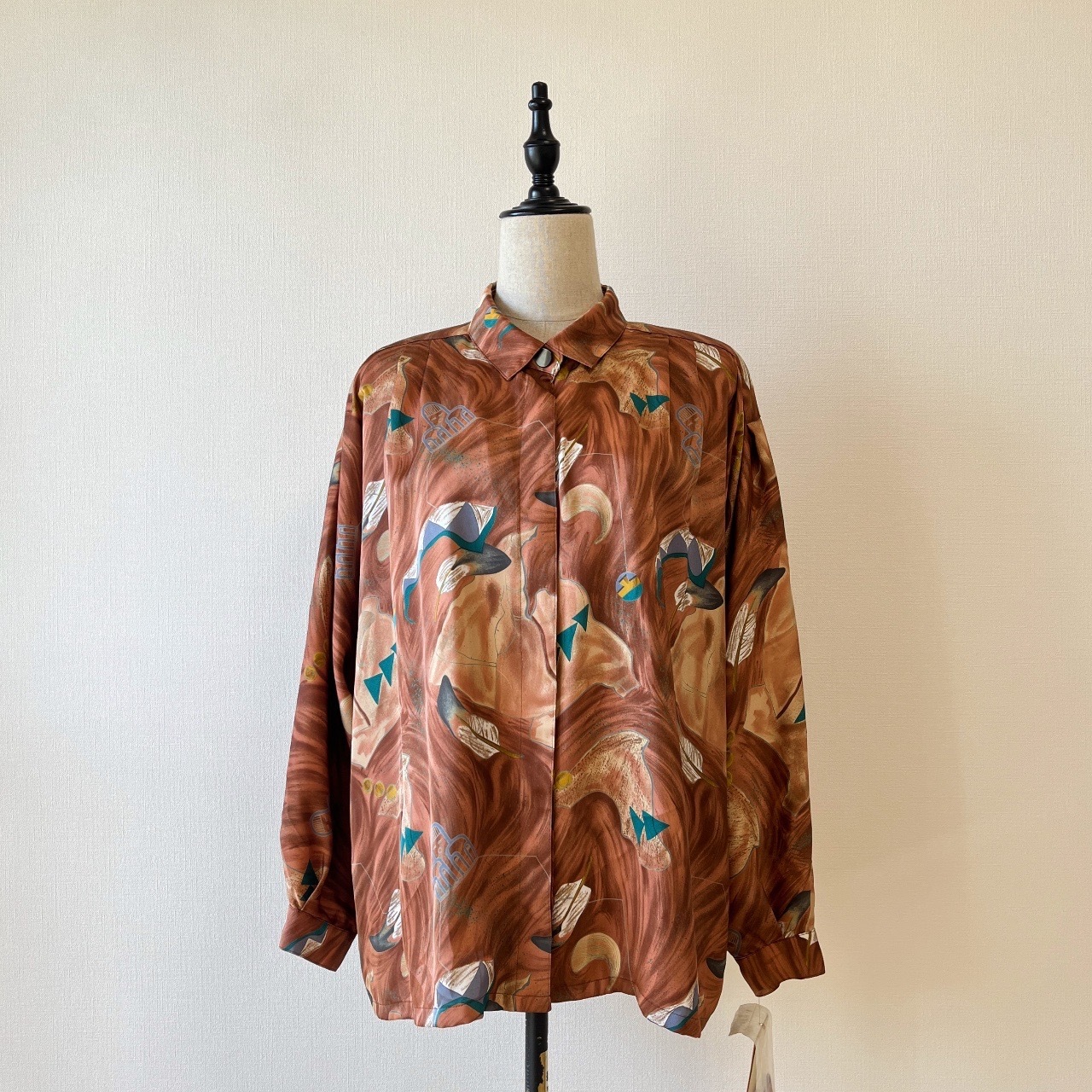 啡紅色沙漠風景畫上衣