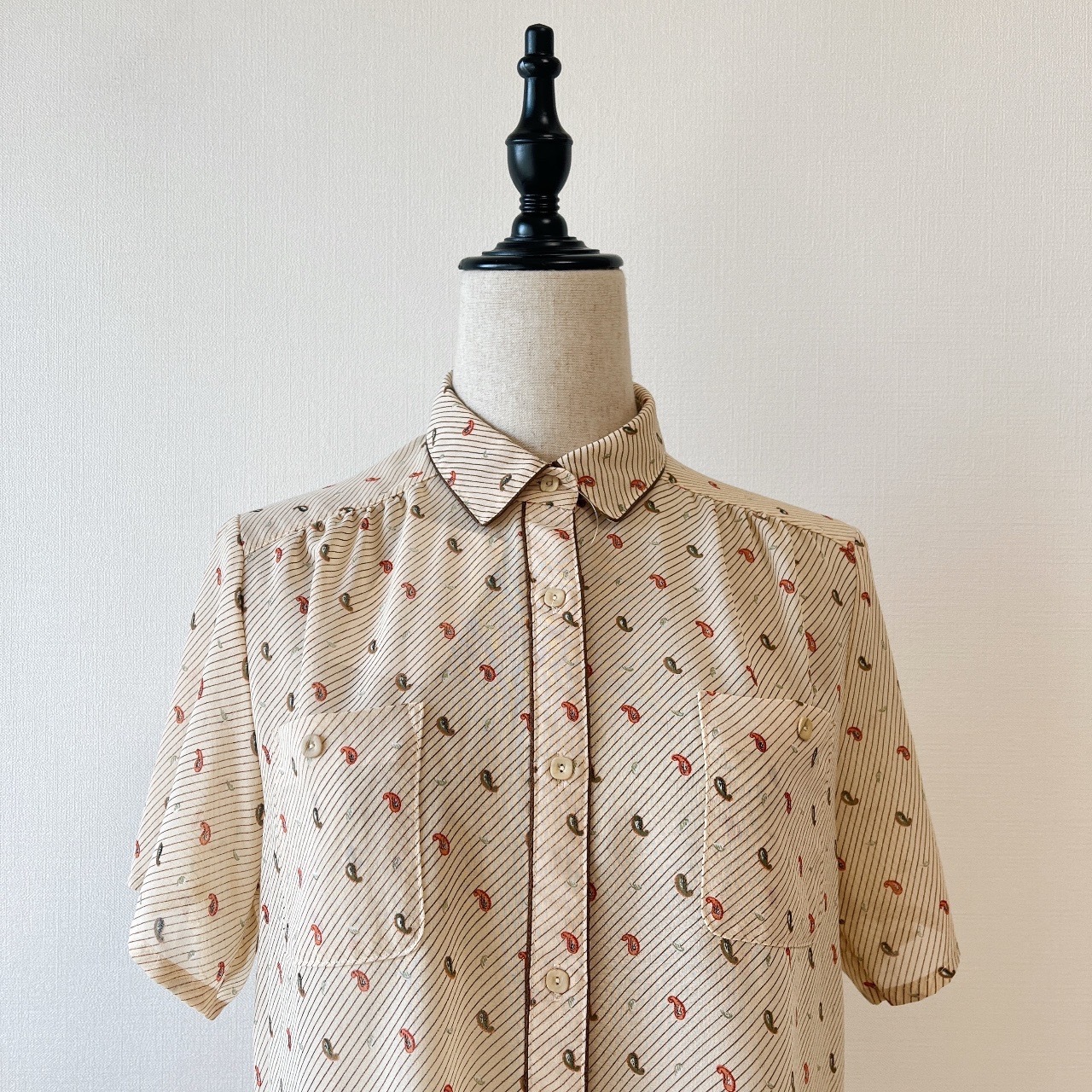 淺啡色文青調迷你腰果花圖案上衣