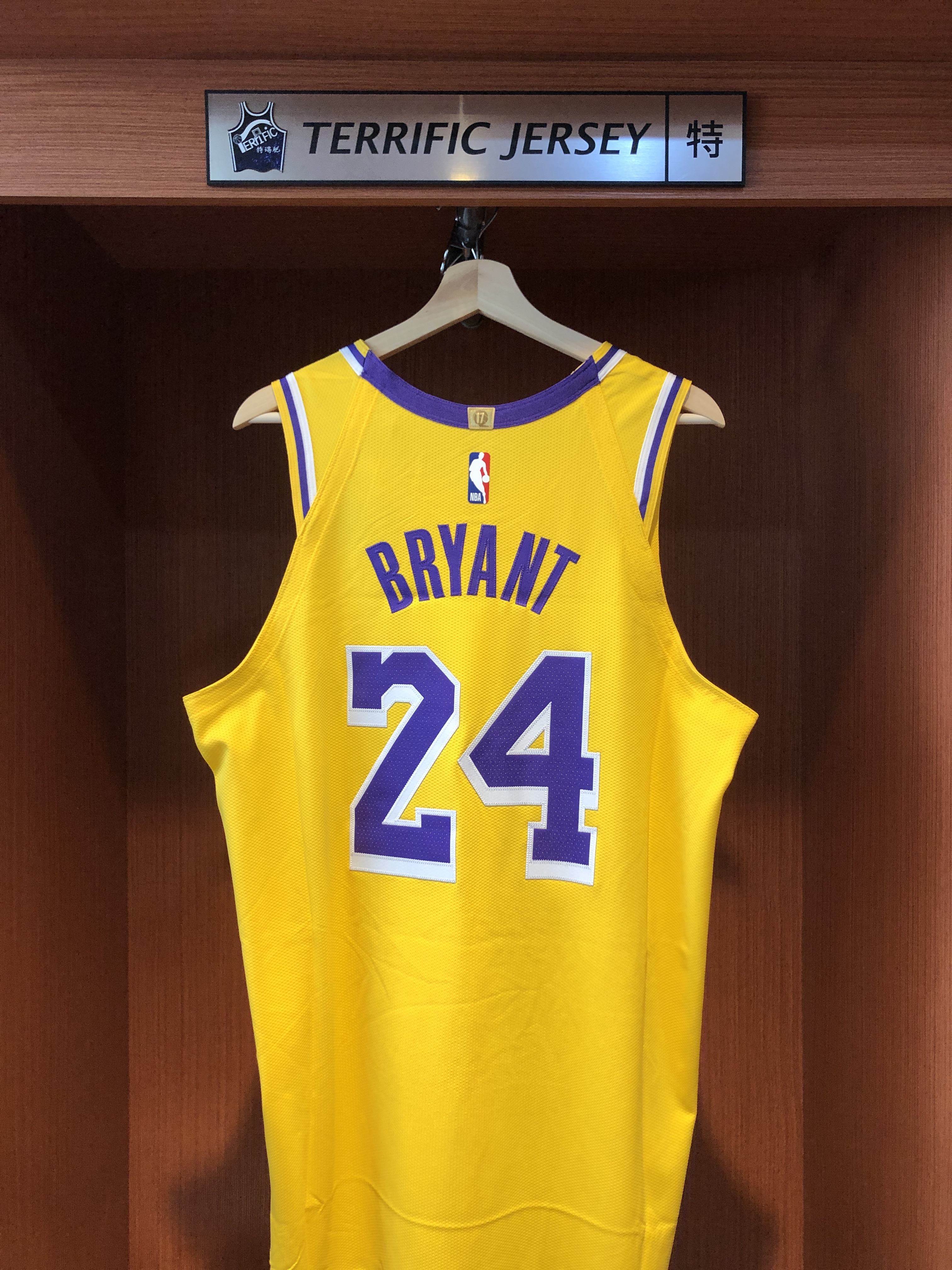 NBA球衣 Kobe Bryant 洛杉磯湖人黃 Icon Nike Authentic 球員版 電繡 含KB紀念章 車縫 全新