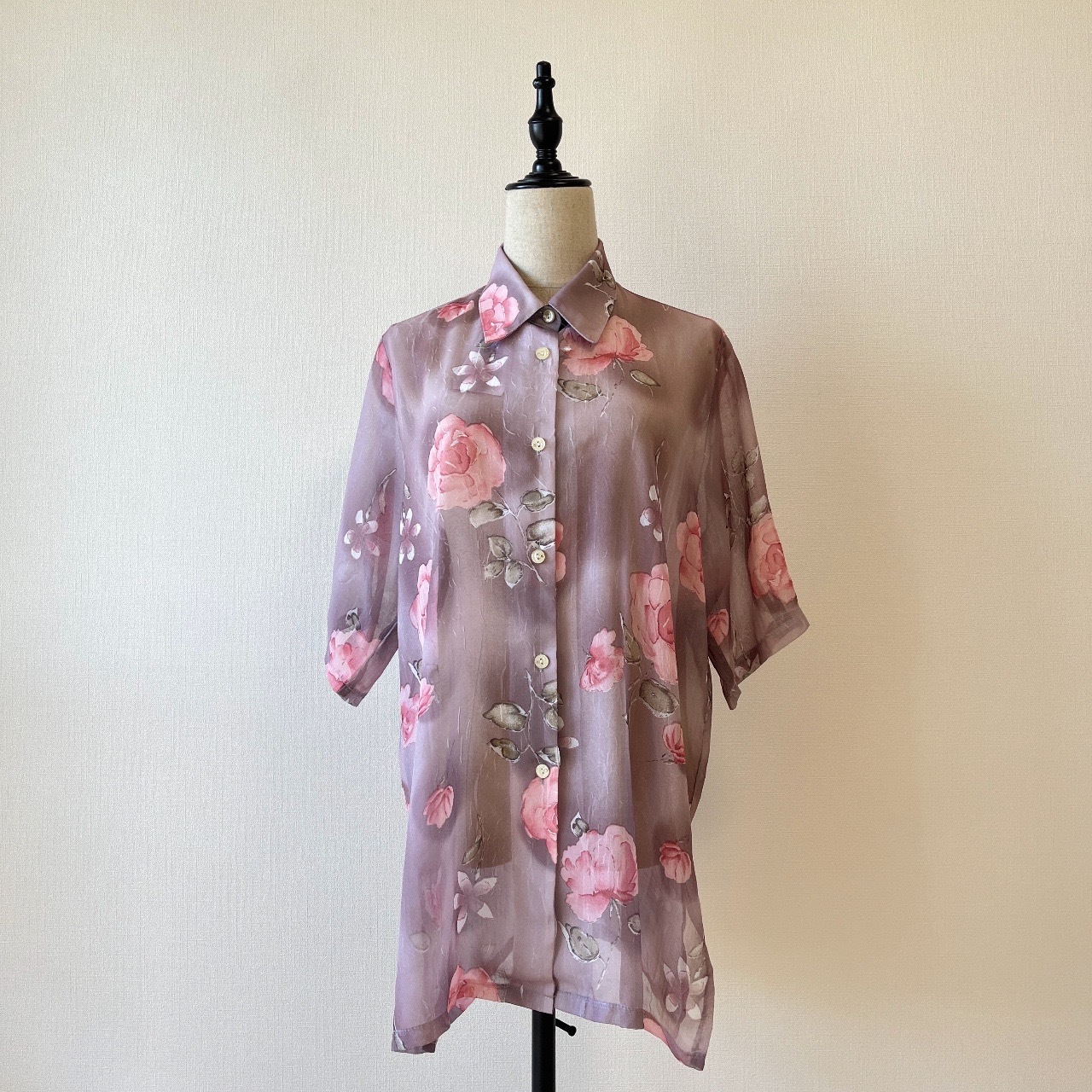 淺紫色透視大花短袖上衣