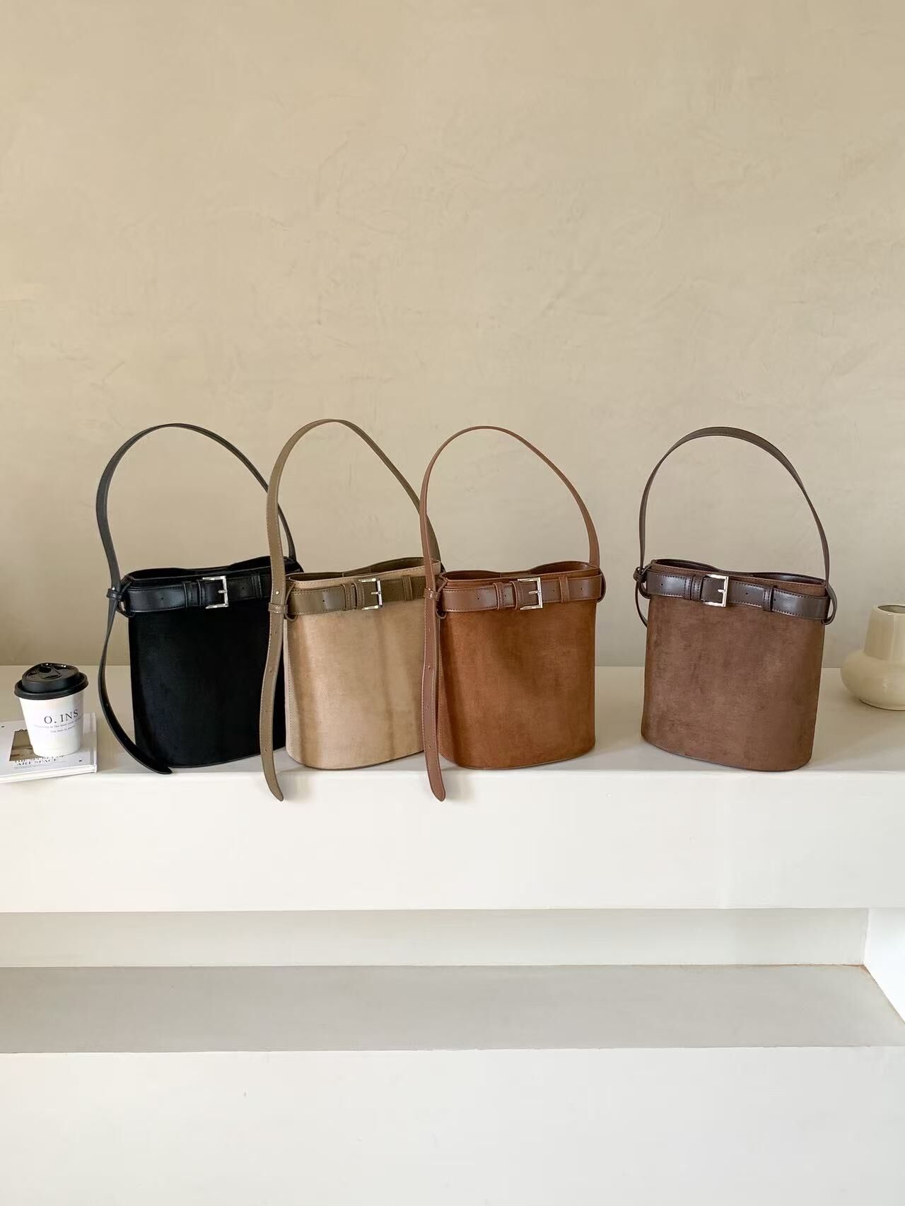 皮帶扣造型水桶包