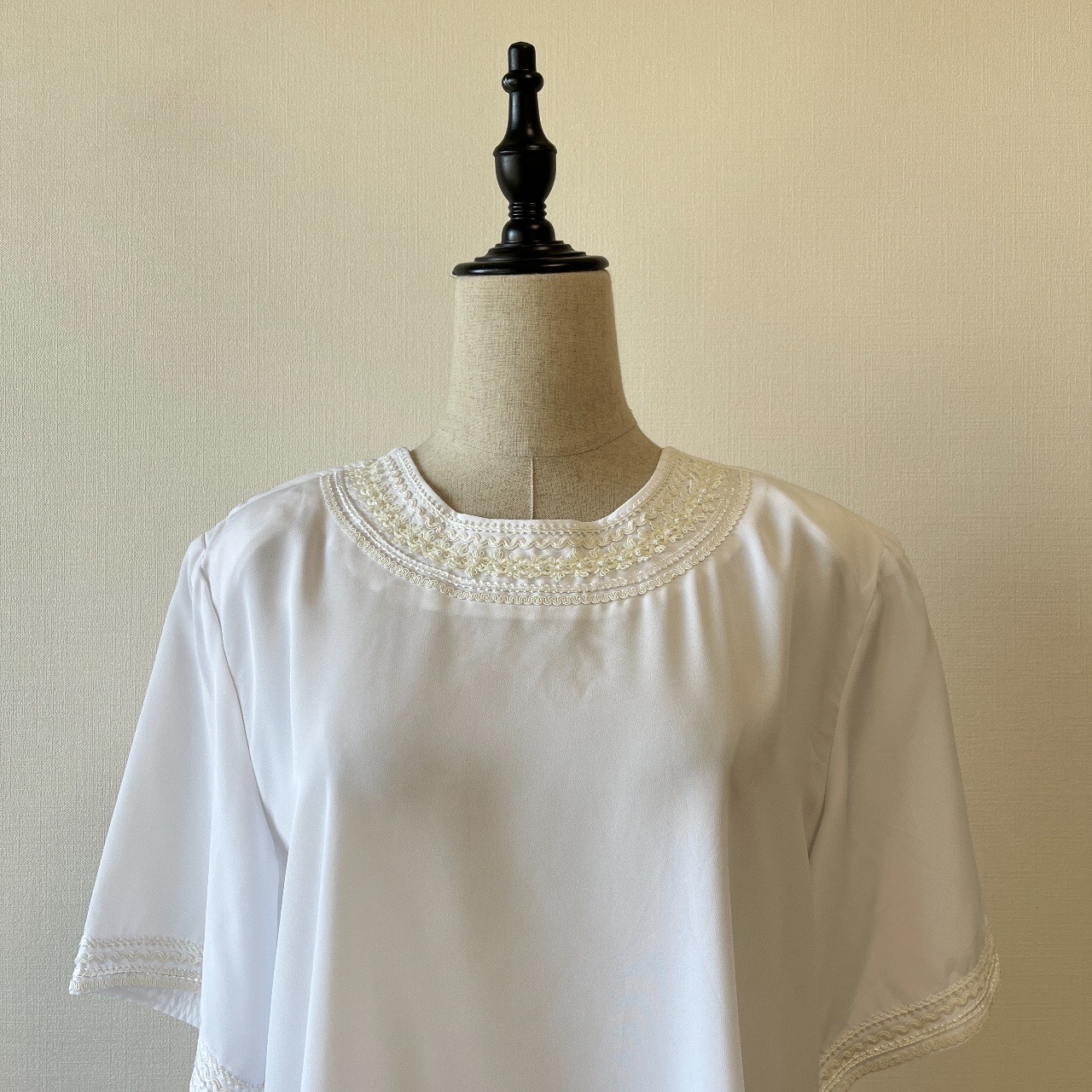 白色圓領古著上衣