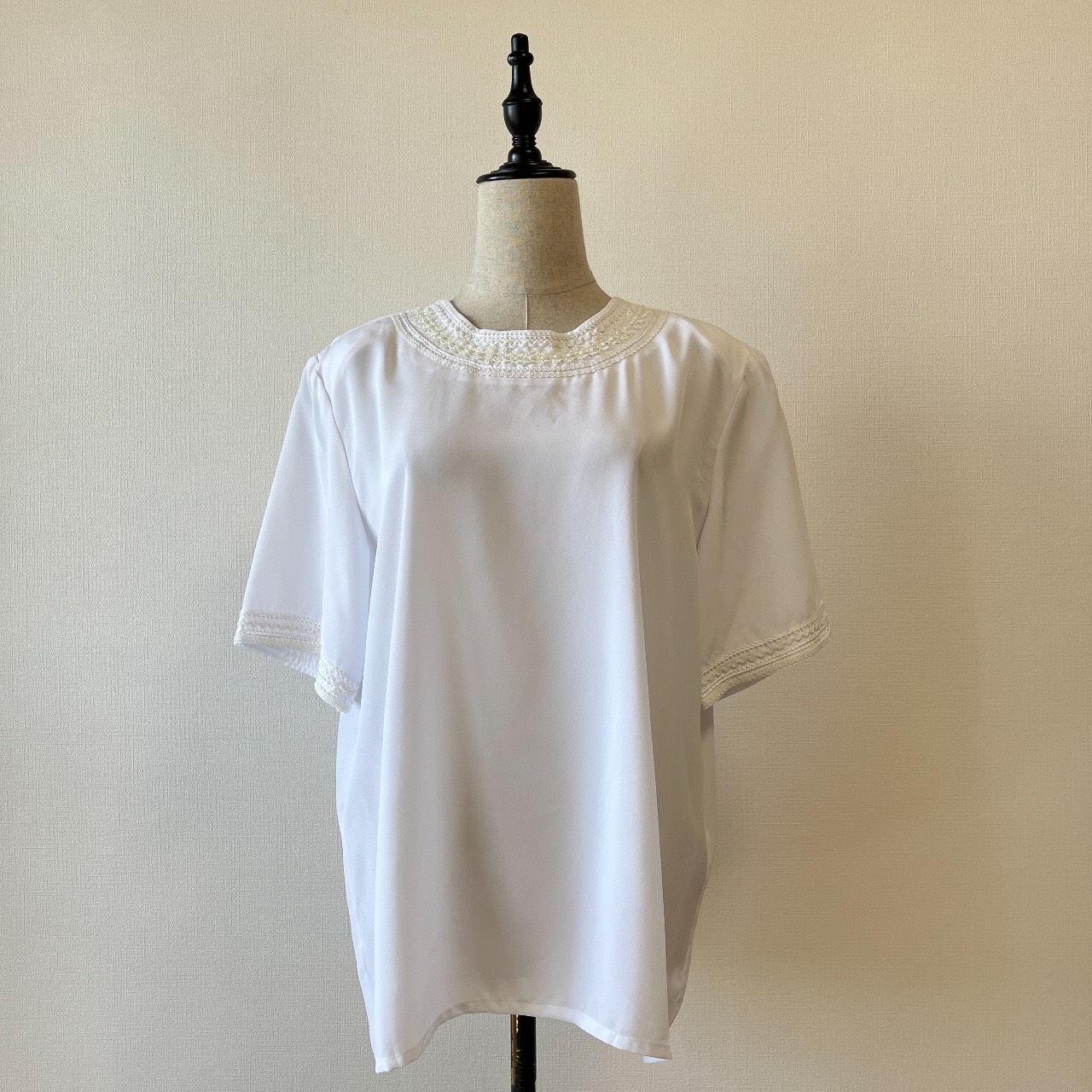 白色圓領古著上衣