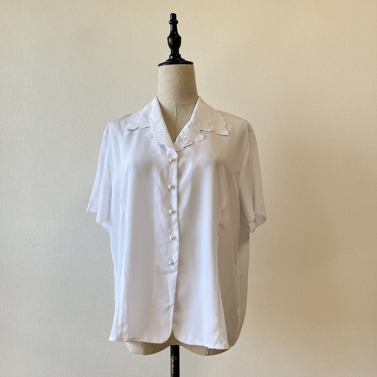 白色V領刺繡古著上衣