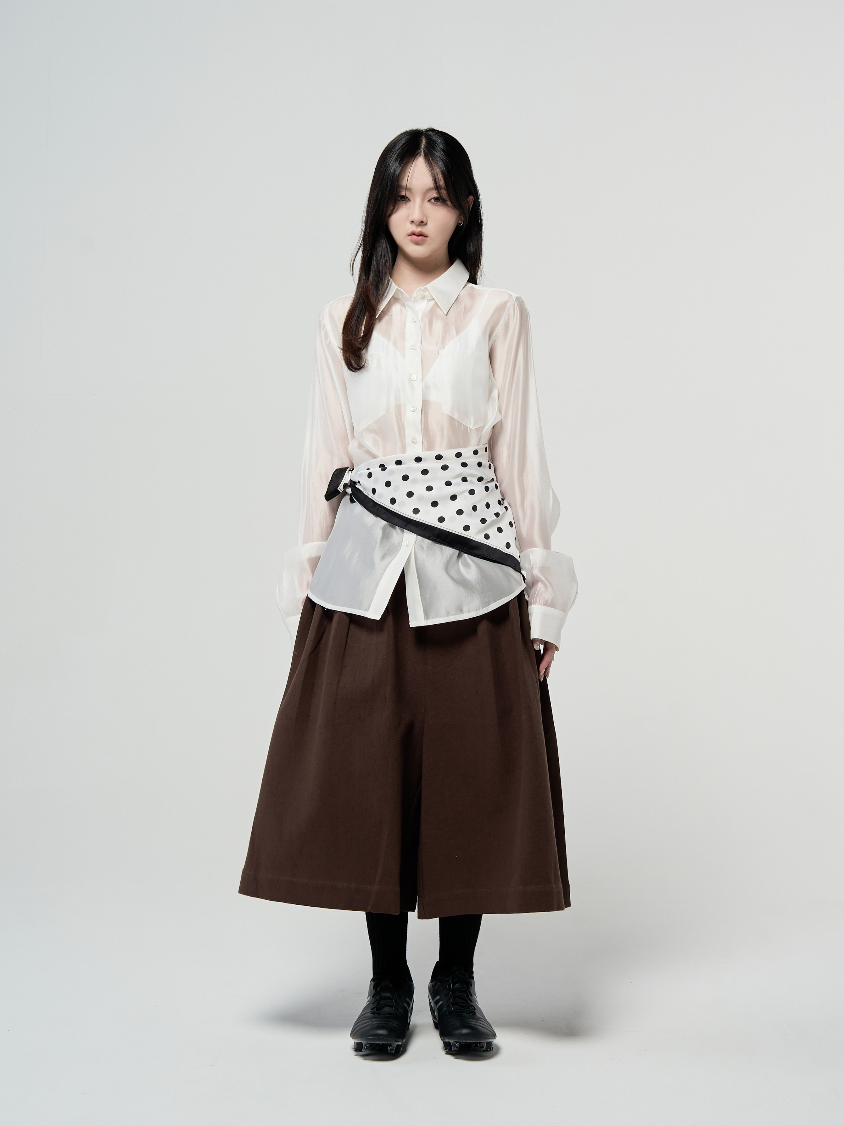 大圓點方形絲巾