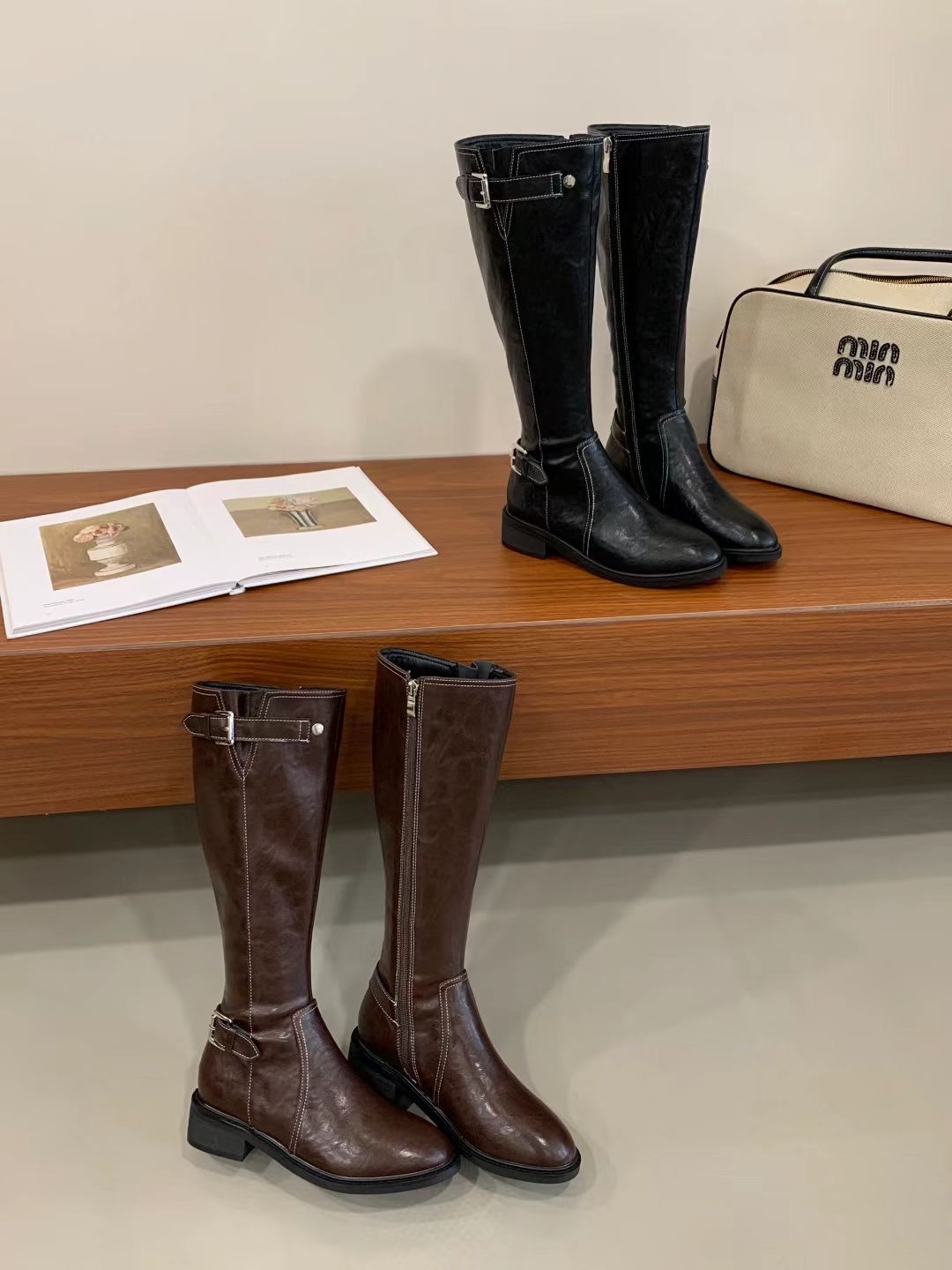 車線皮帶扣造型長靴(黑)