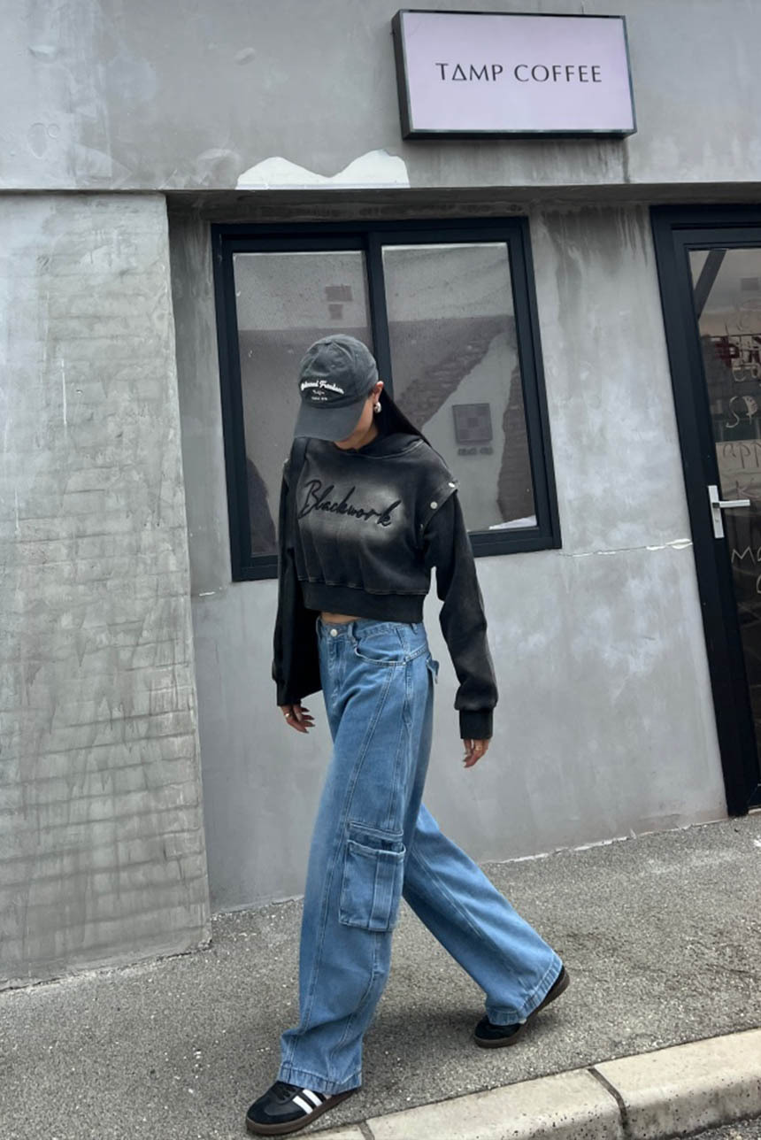 刺繡有釦灰系短版棉上衣