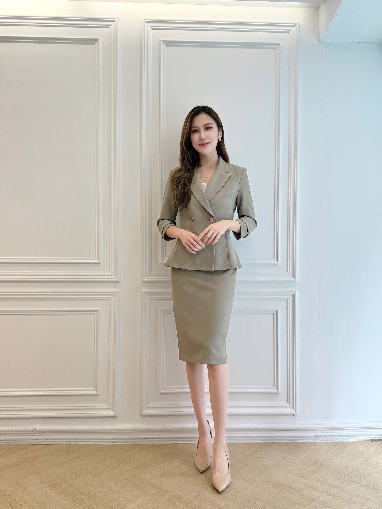 雙排金釦荷葉腰身窄裙套裝-灰綠