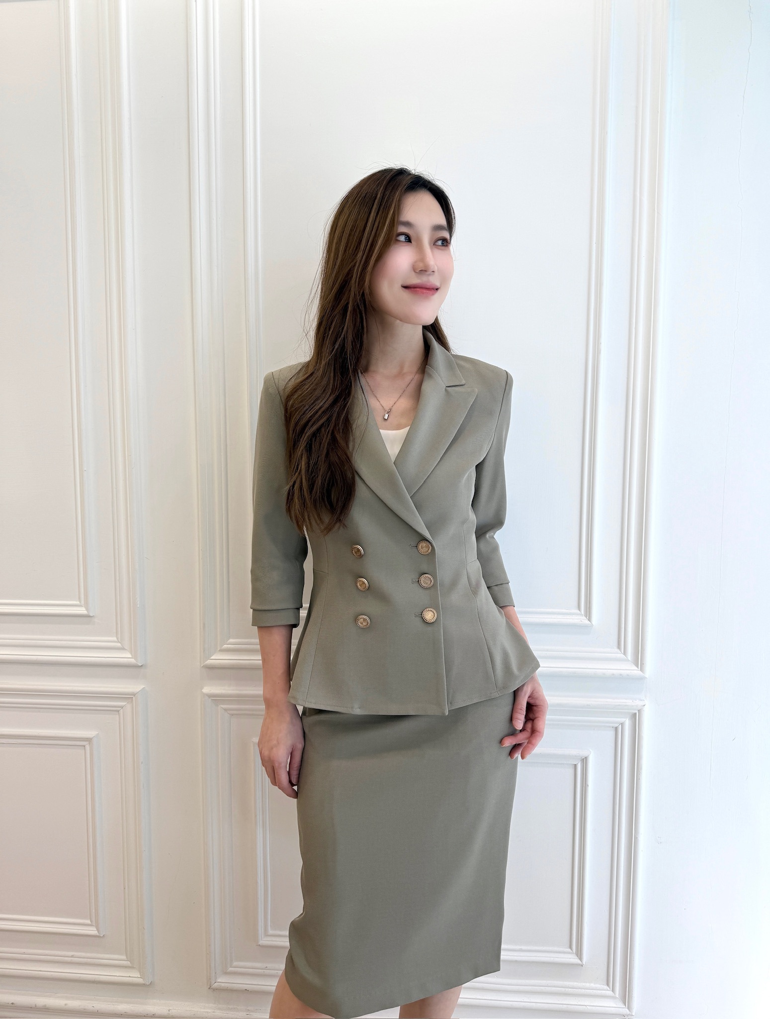 雙排金釦荷葉腰身窄裙套裝-灰綠