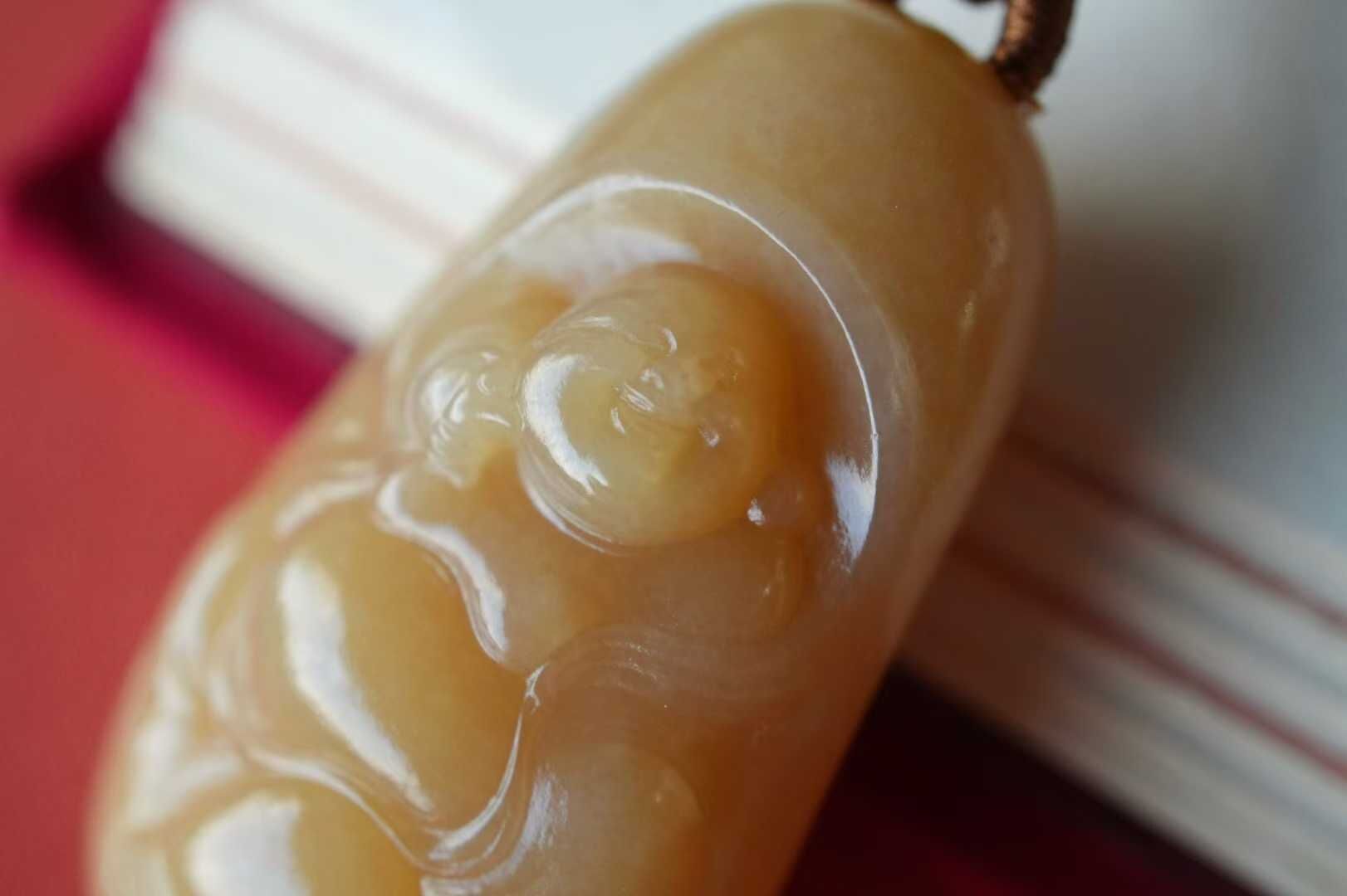 96445 和田玉且末糖白料“花開見佛”彌勒佛掛件