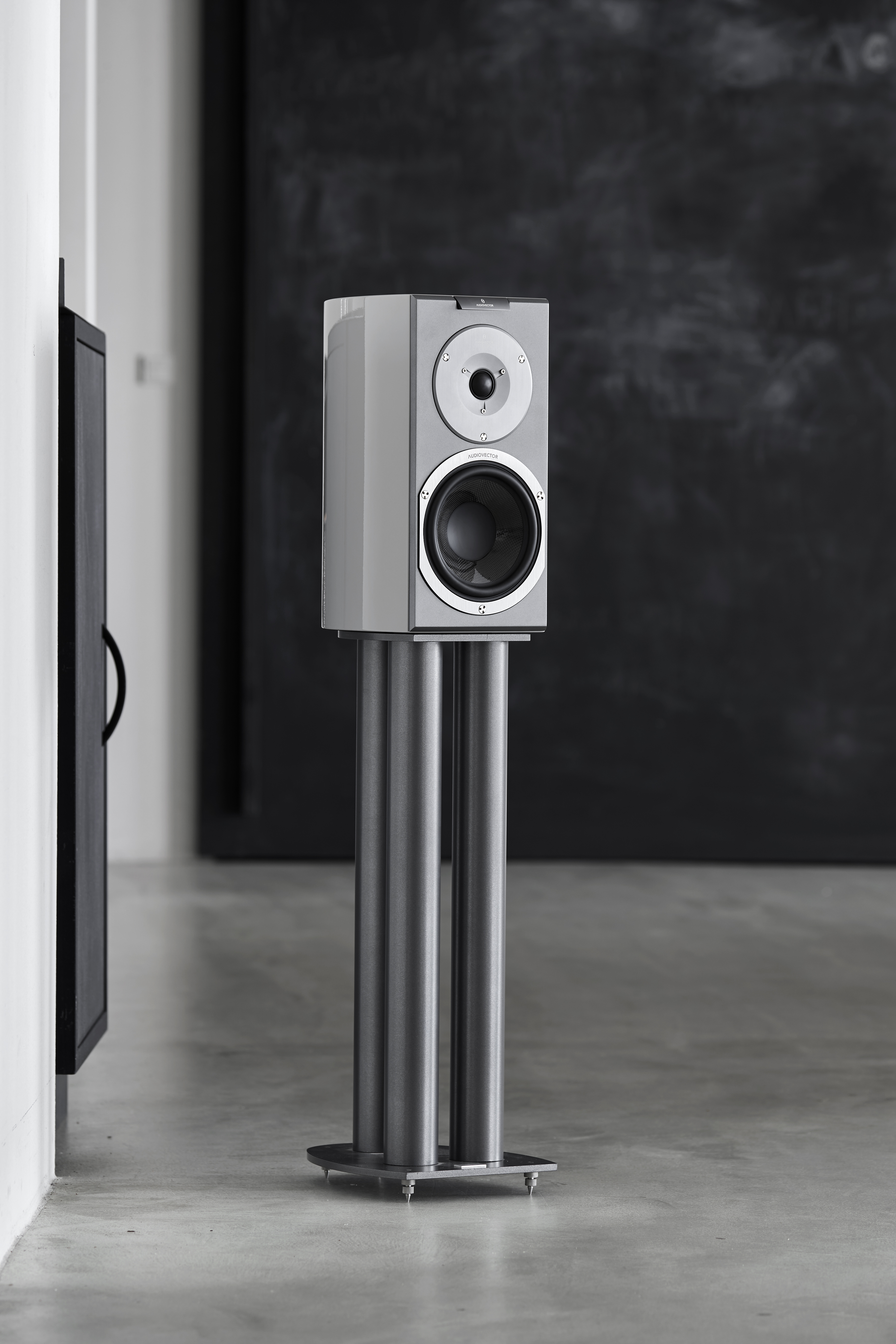 Audiovector R1 Signature Speaker