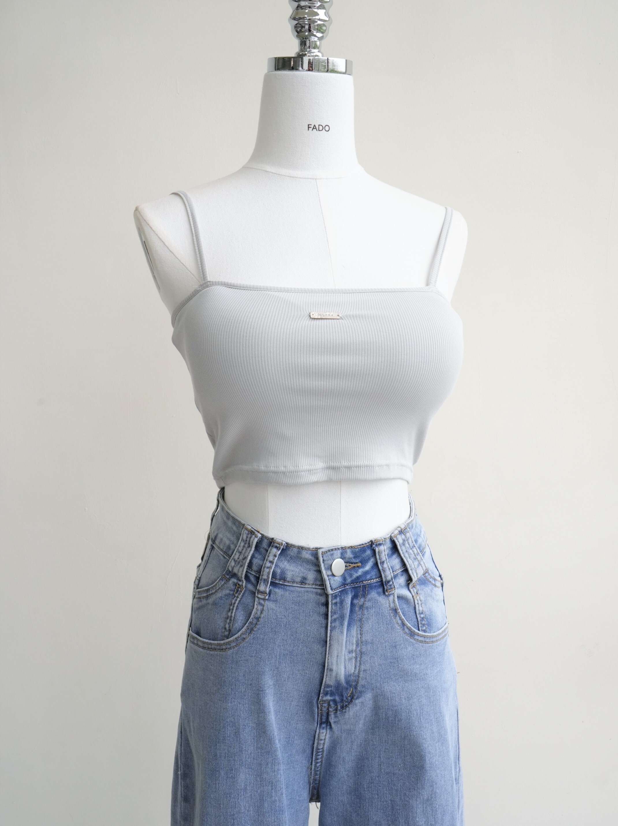 法朵Fado shop｜小鐵牌吊帶細肩平口背心 (有胸墊) 526C025 五色