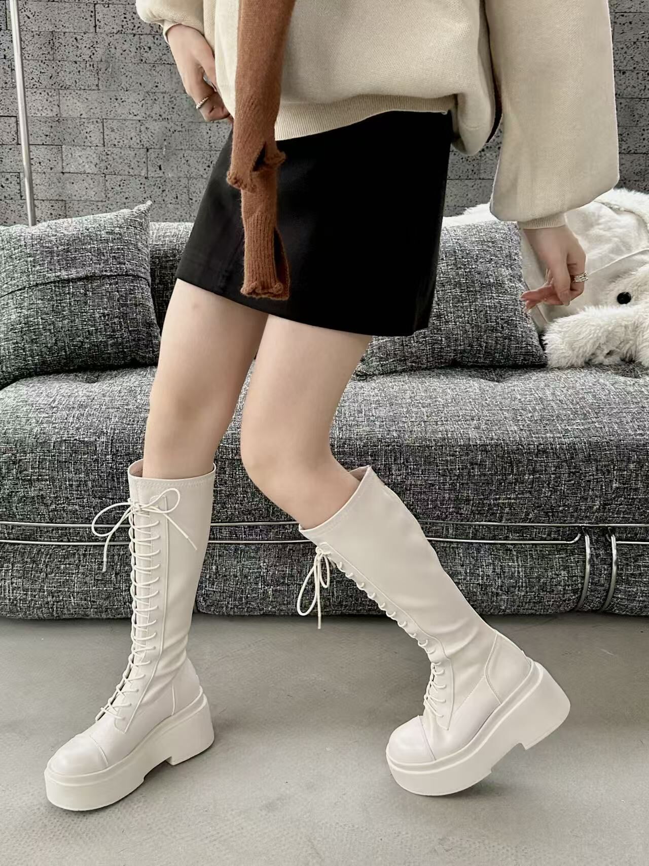 免綁繩後拉鍊超厚底長靴(35-41)