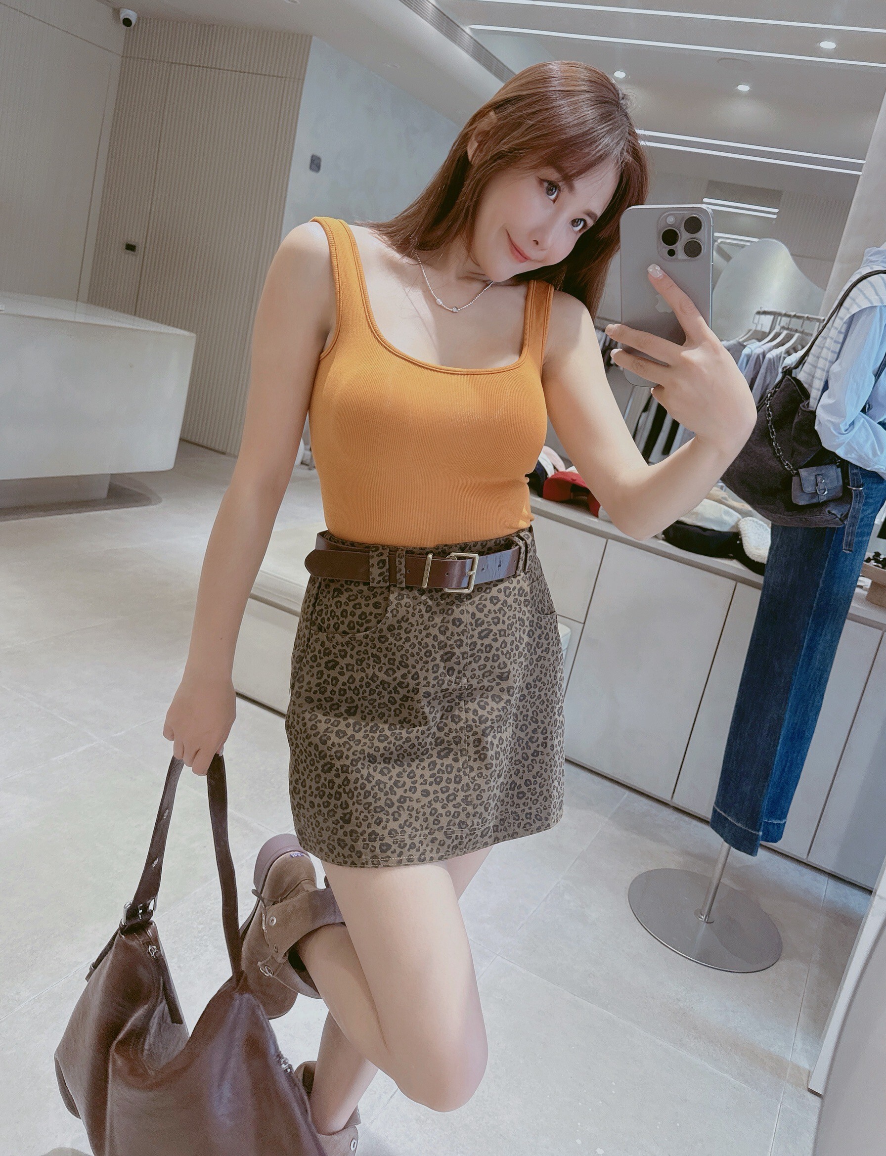 寬肩方領後U罩杯背心