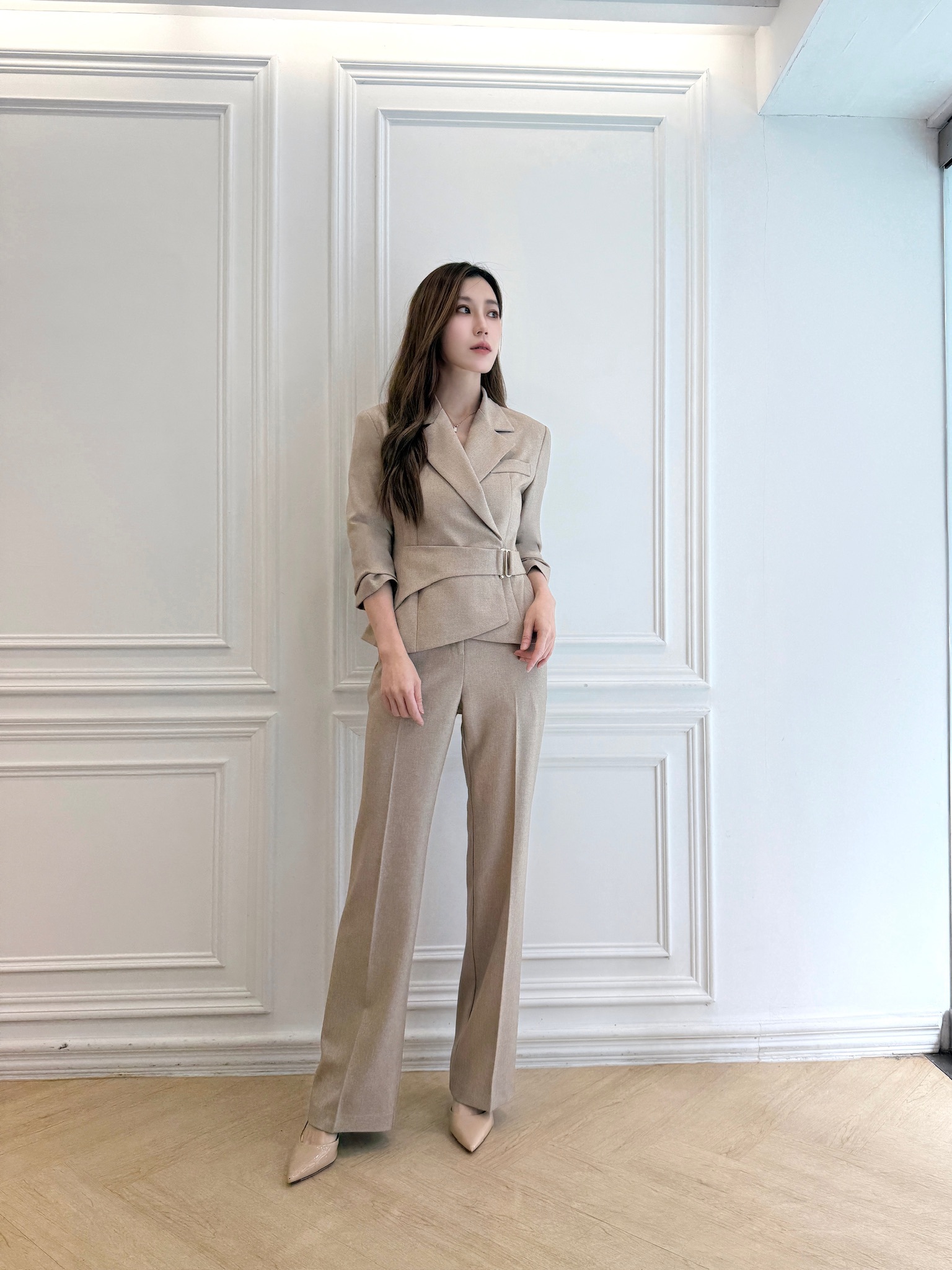 優雅側釦翻領織紋套裝-沙